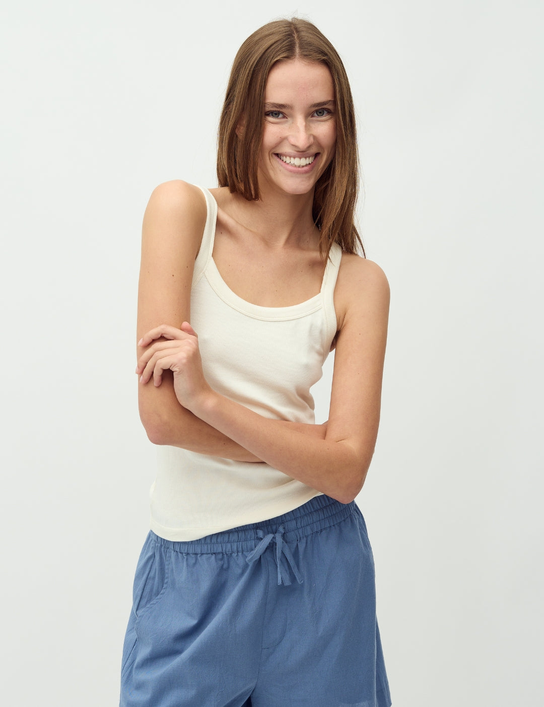 Essa-M_White_Model_0