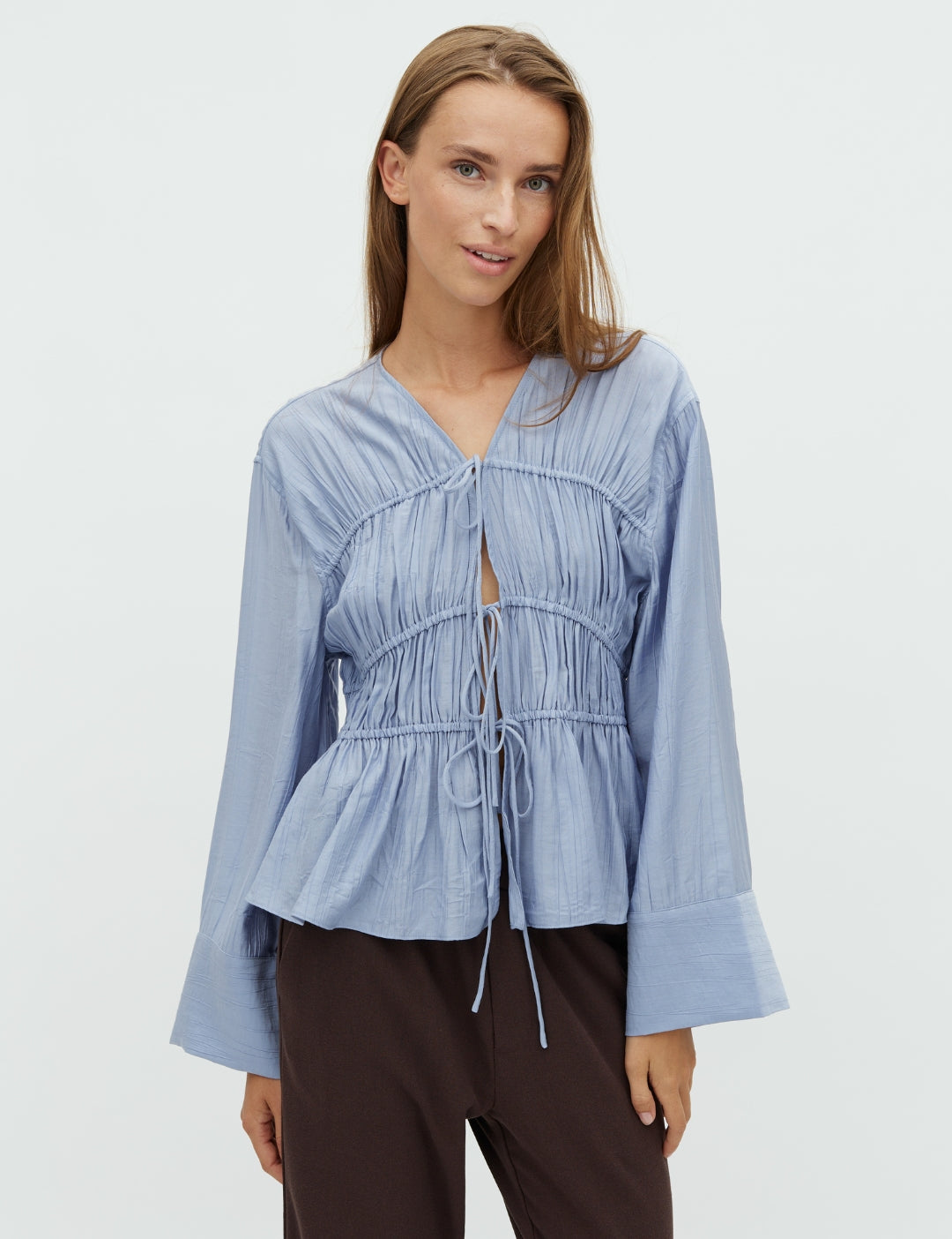 Taneil LS-M_Blue Lilac_Model_0