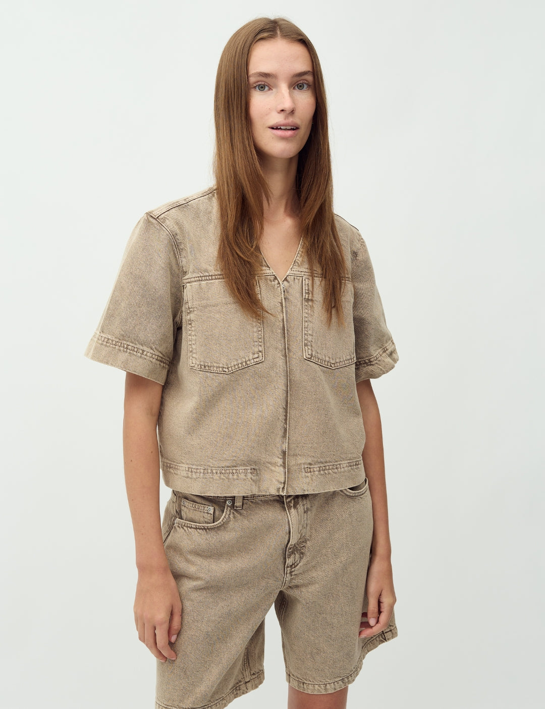 Reela-M_Beige Washed Denim_Model_0