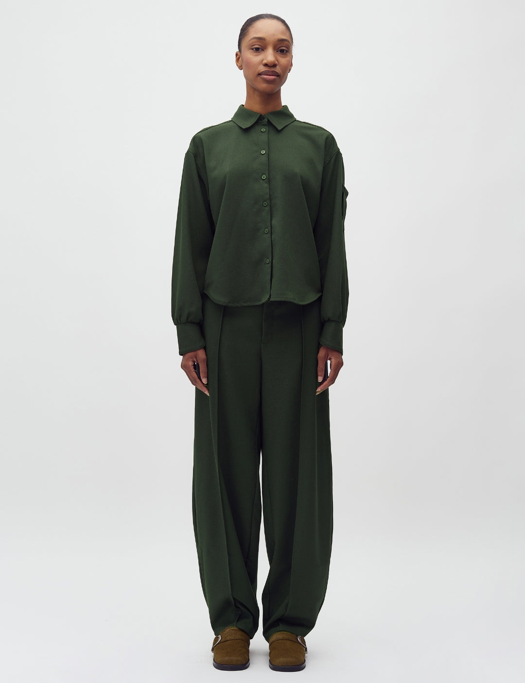 Cammia-M_Pine Green_Model_1