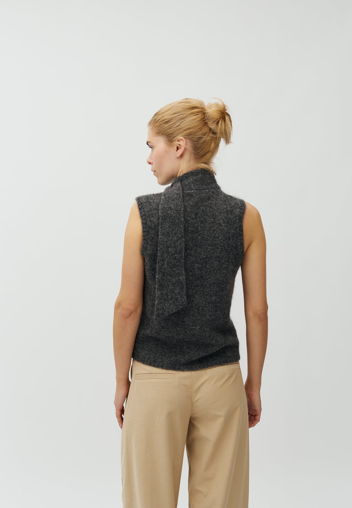 Fine-M_Dark Grey Melange_Model_3