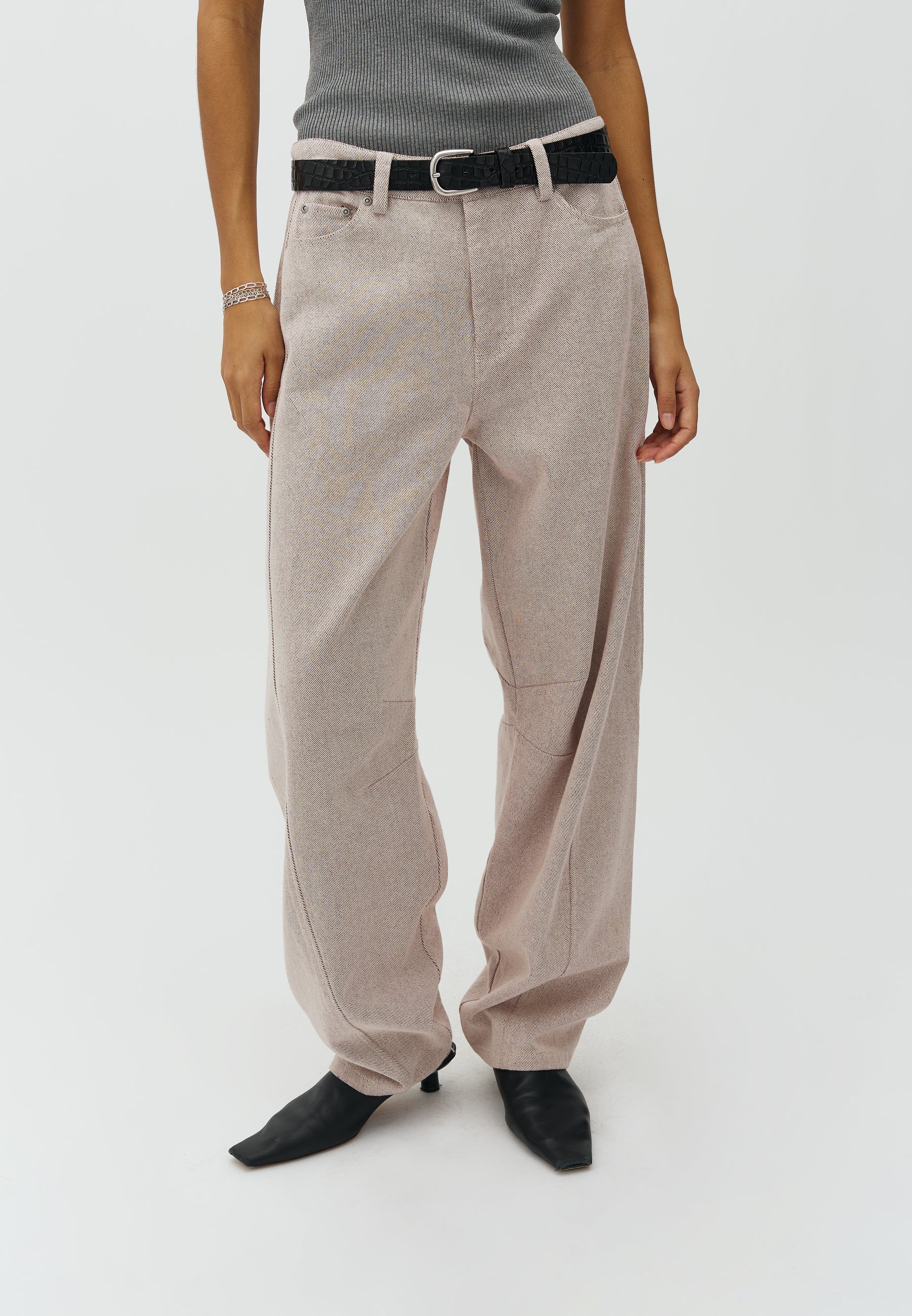 Bowa-M_Light Berry Wash_Model_0
