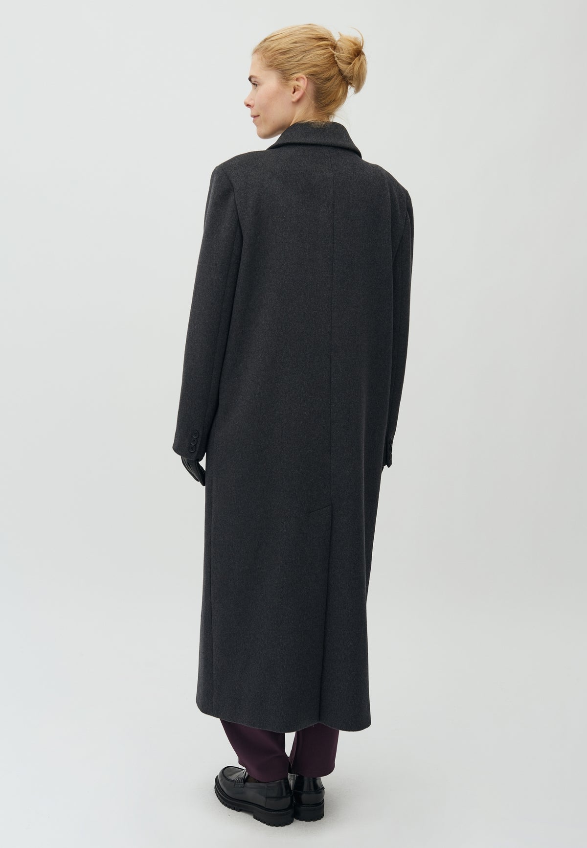 Nesmina-M_Dark Grey Melange_Model_3