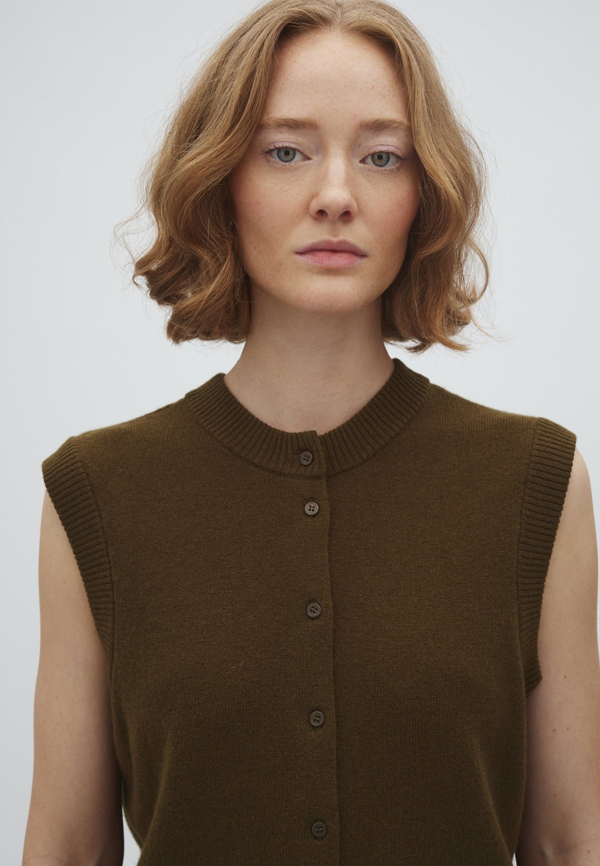 Gesine-M_Smoked Olive_Model_2