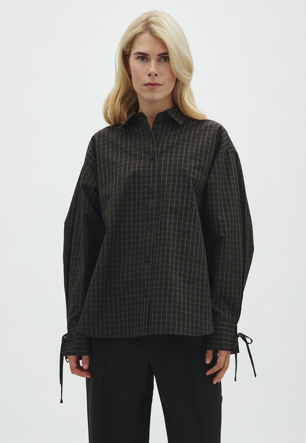 Pamila-M_Black Brown Check_Model_0
