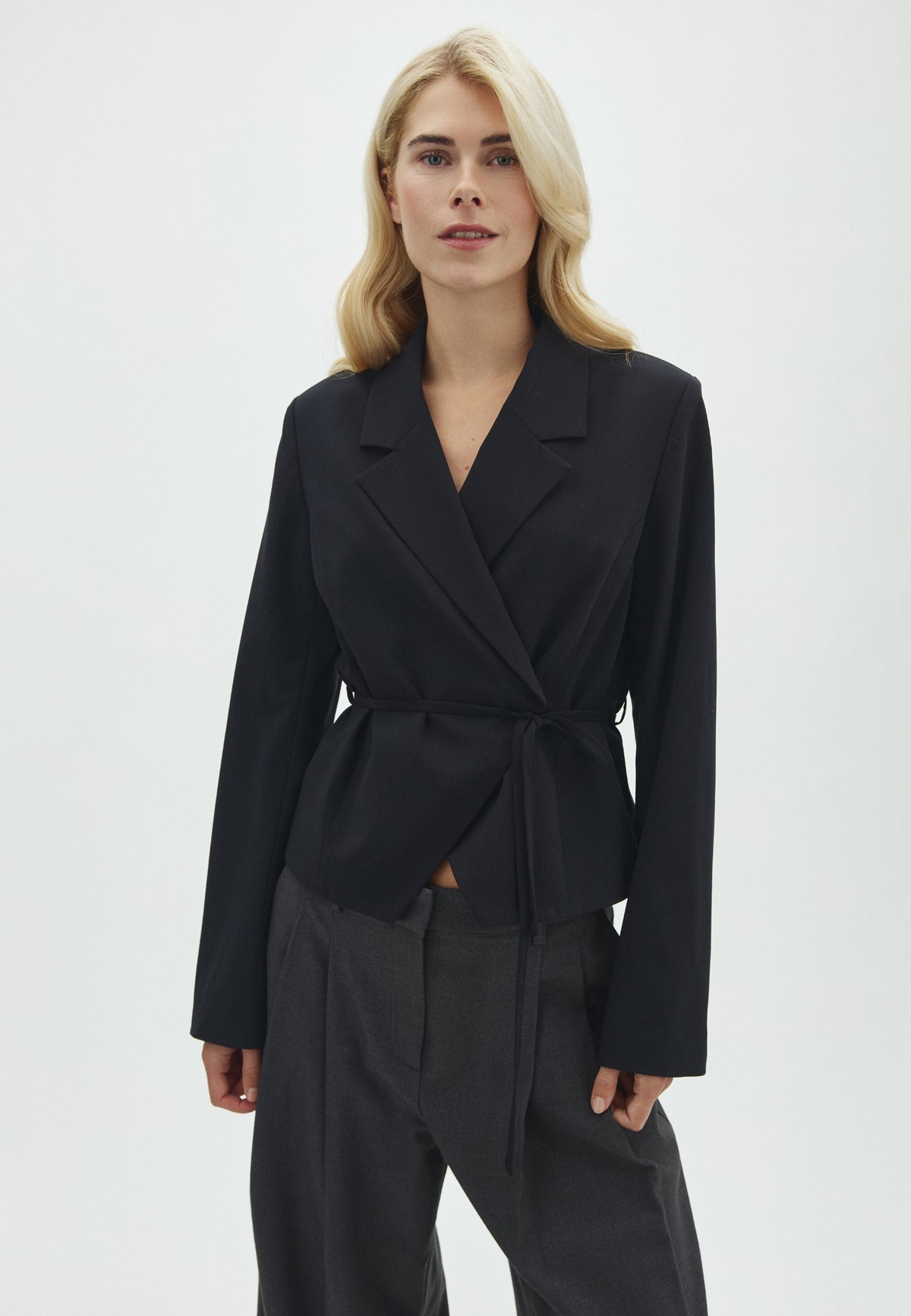 Evelora LS-M_Black_Model_0