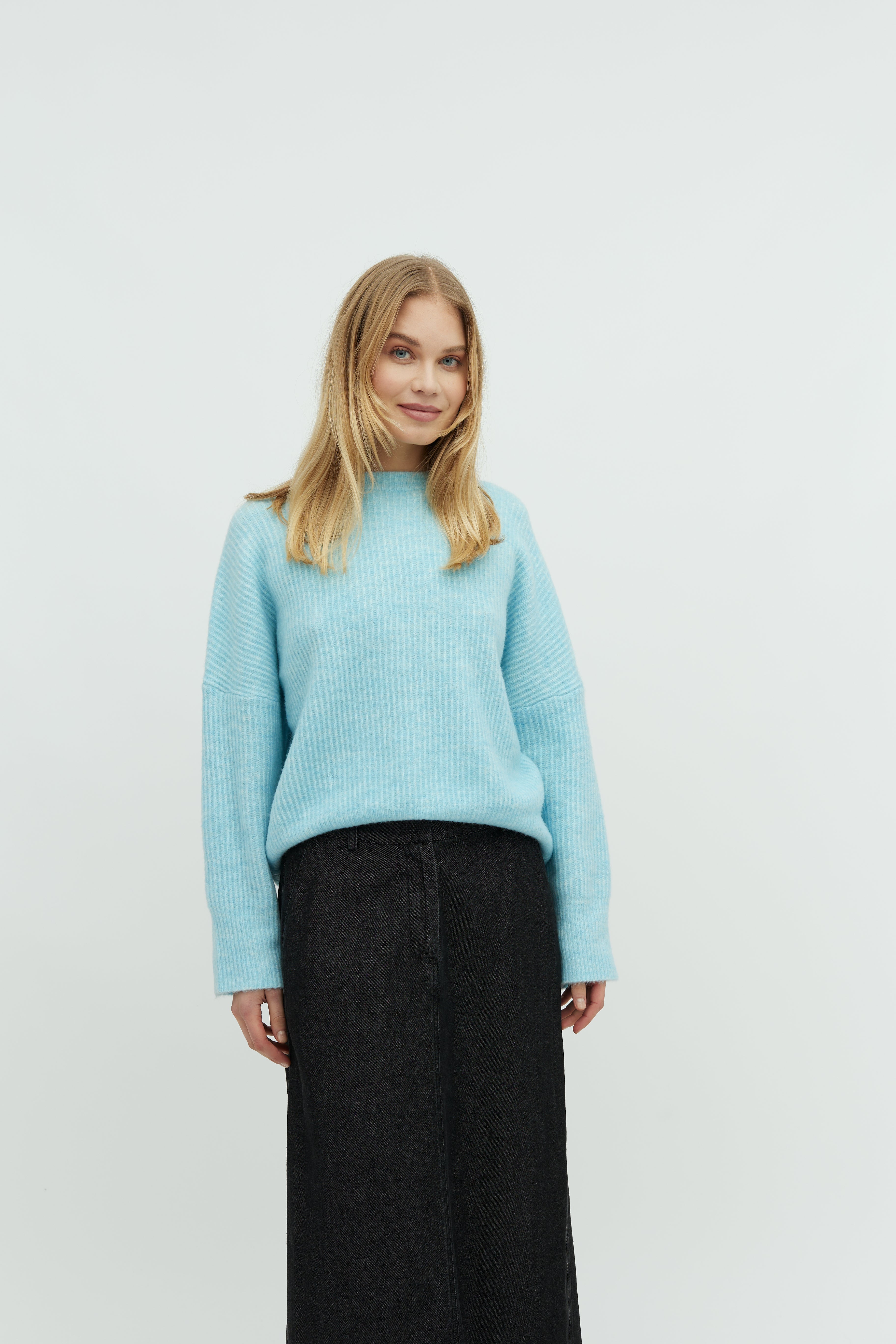 Gillian_Aqua Light Melange_Model_0