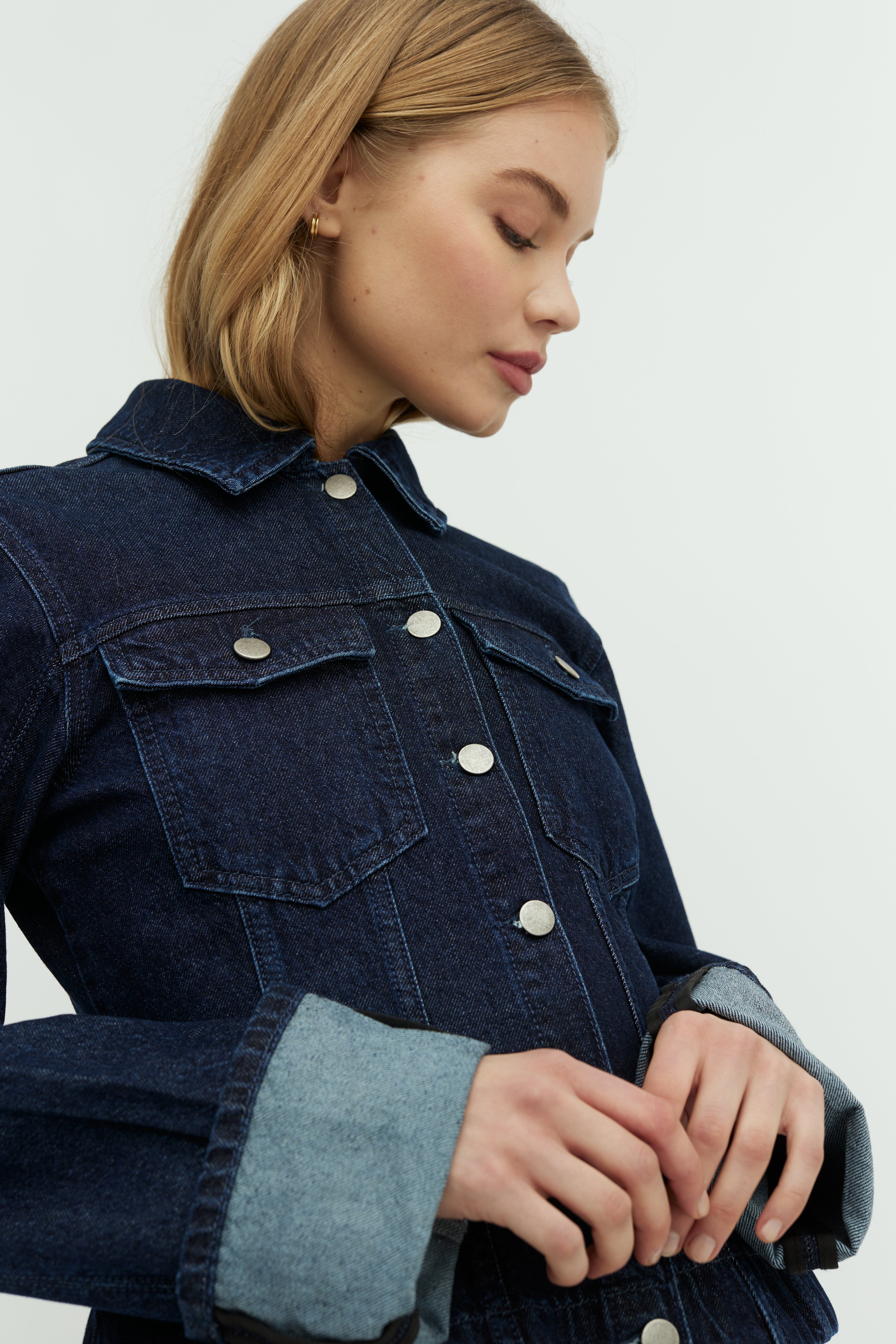 Ami-M_Classic Blue Washed_Model_1