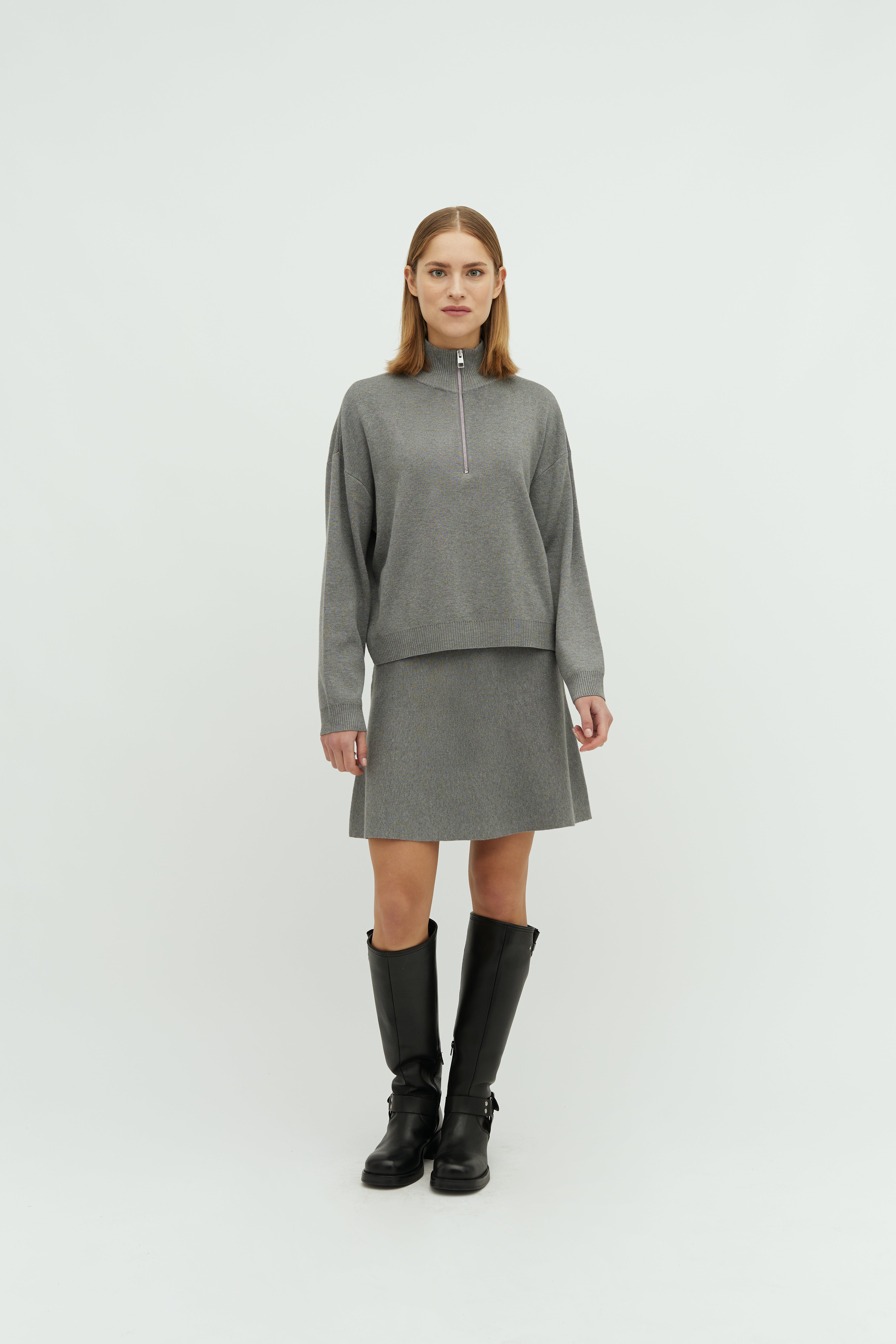 Folami-M_Medium Grey Melange_Model_0