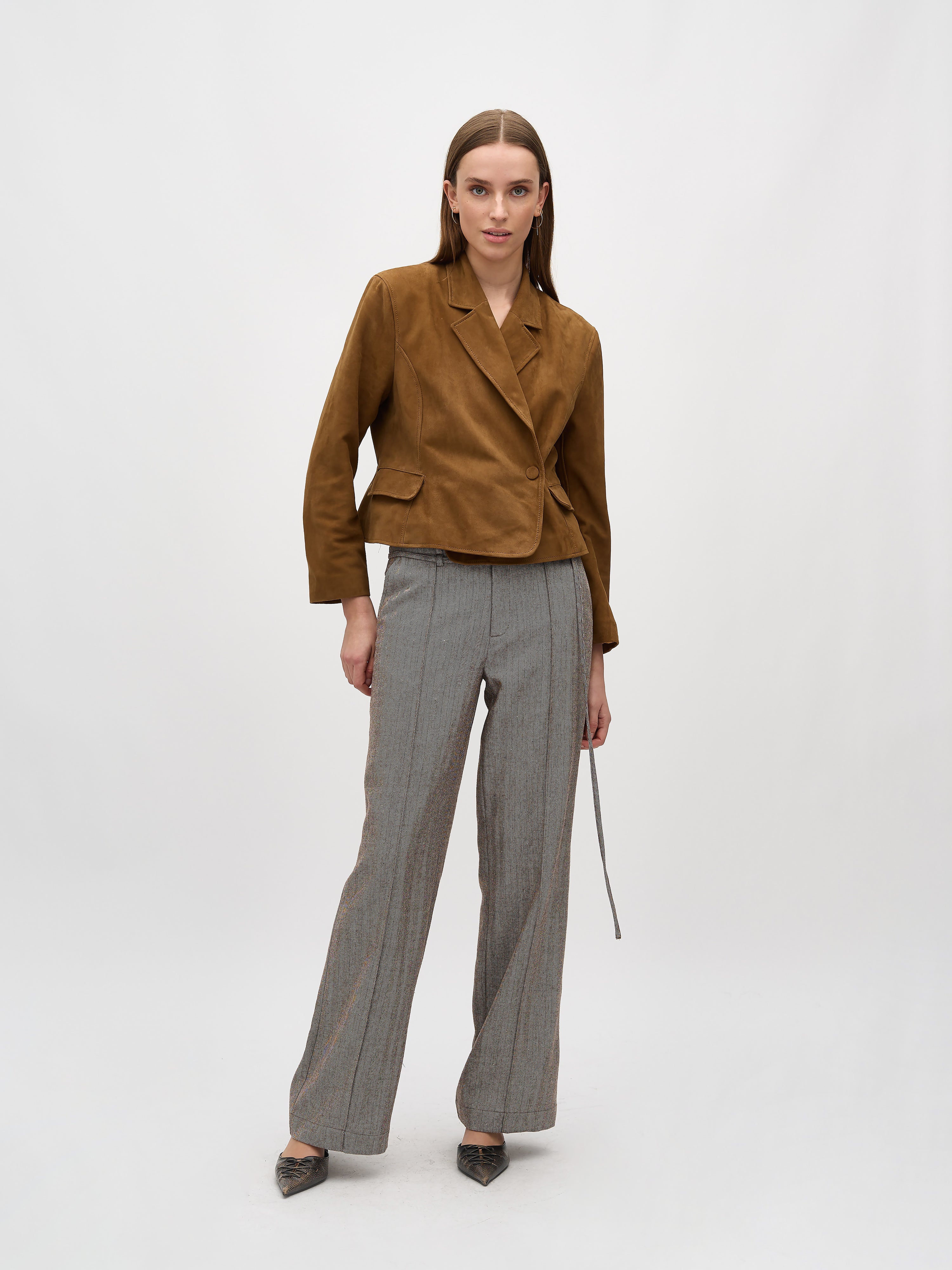 Iva-M_Cognac Brown_Model_4