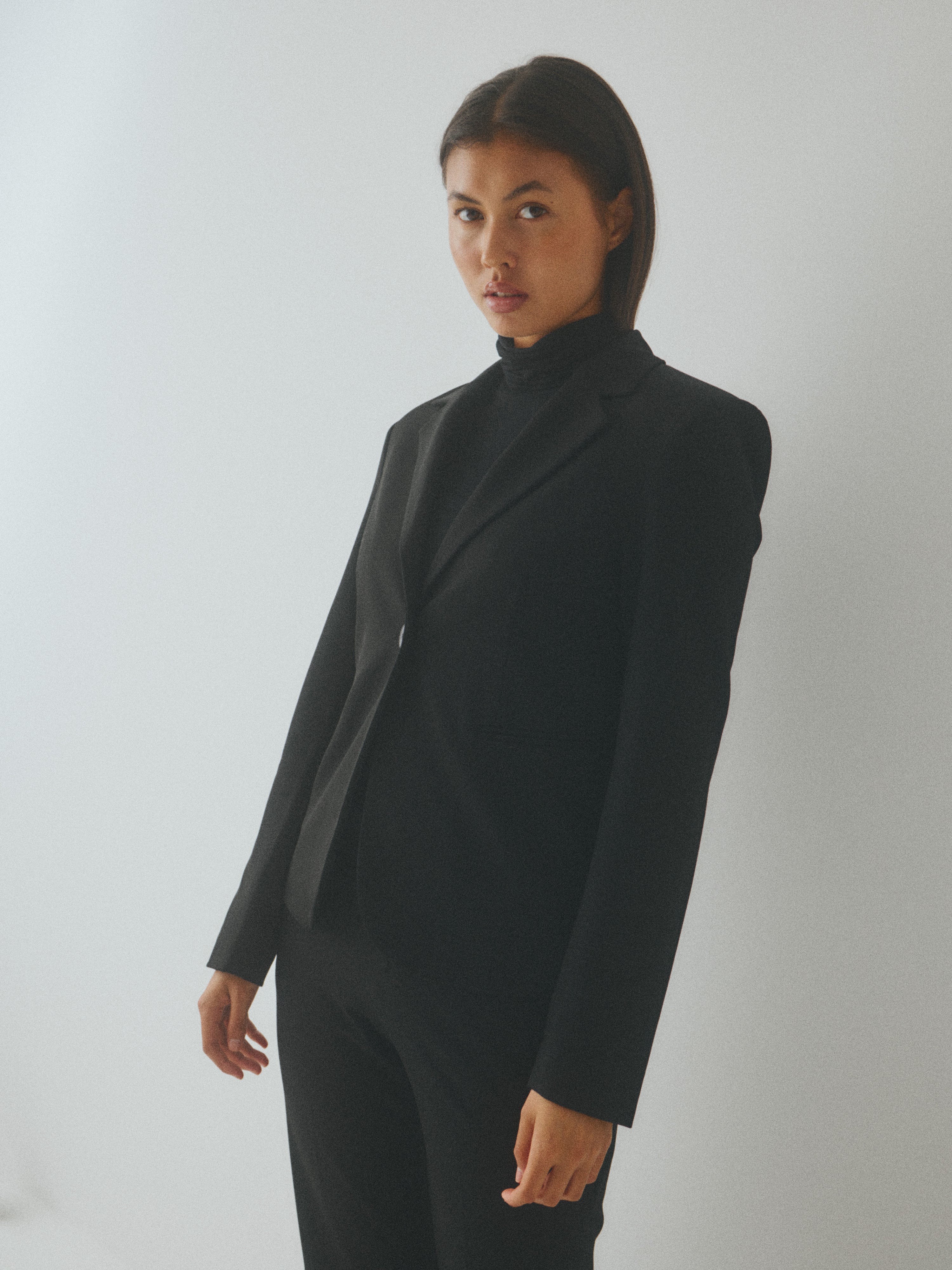 Bena-M_Black_Image_0