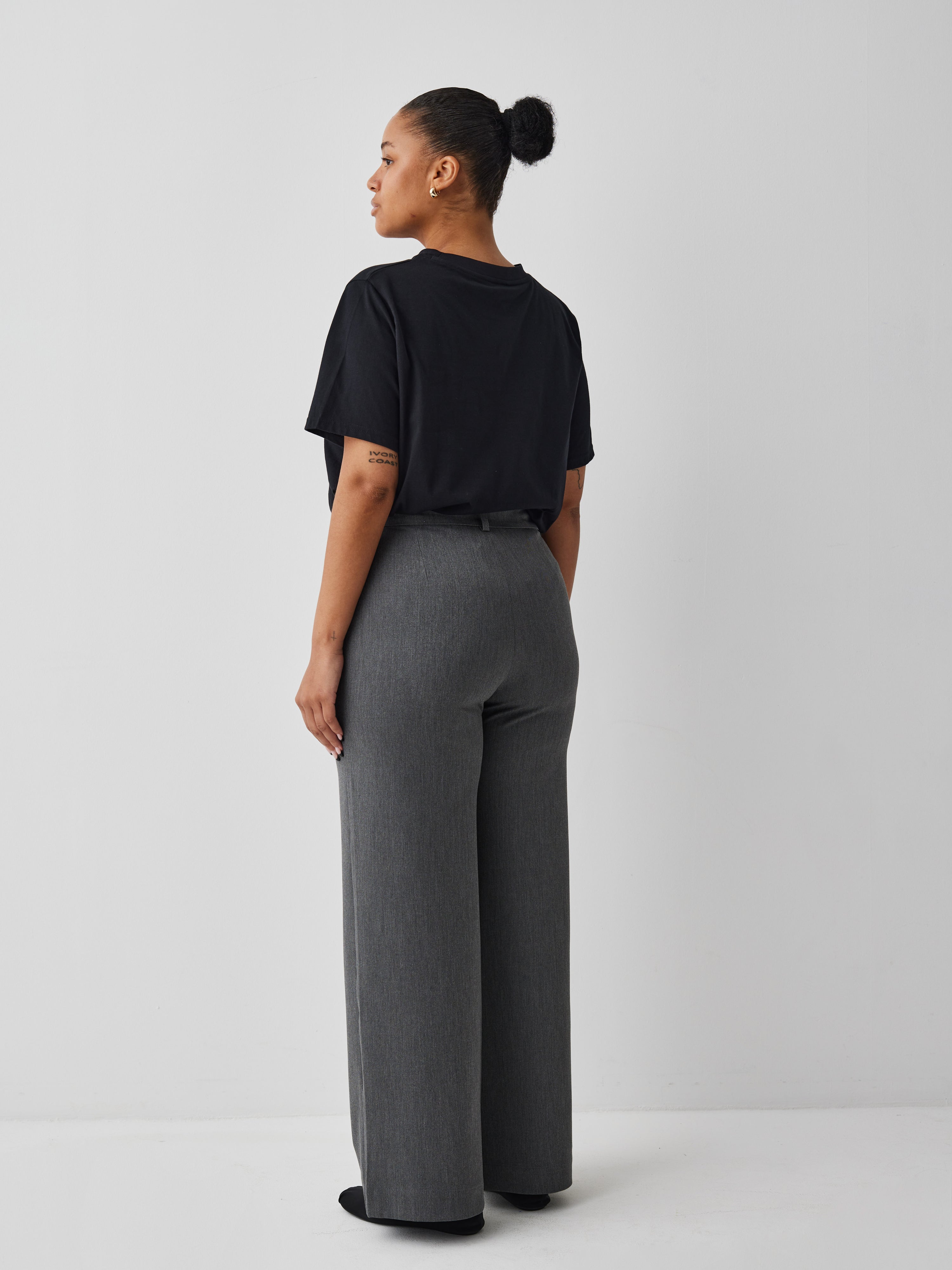 Lucy-M_Medium Melange_Model_