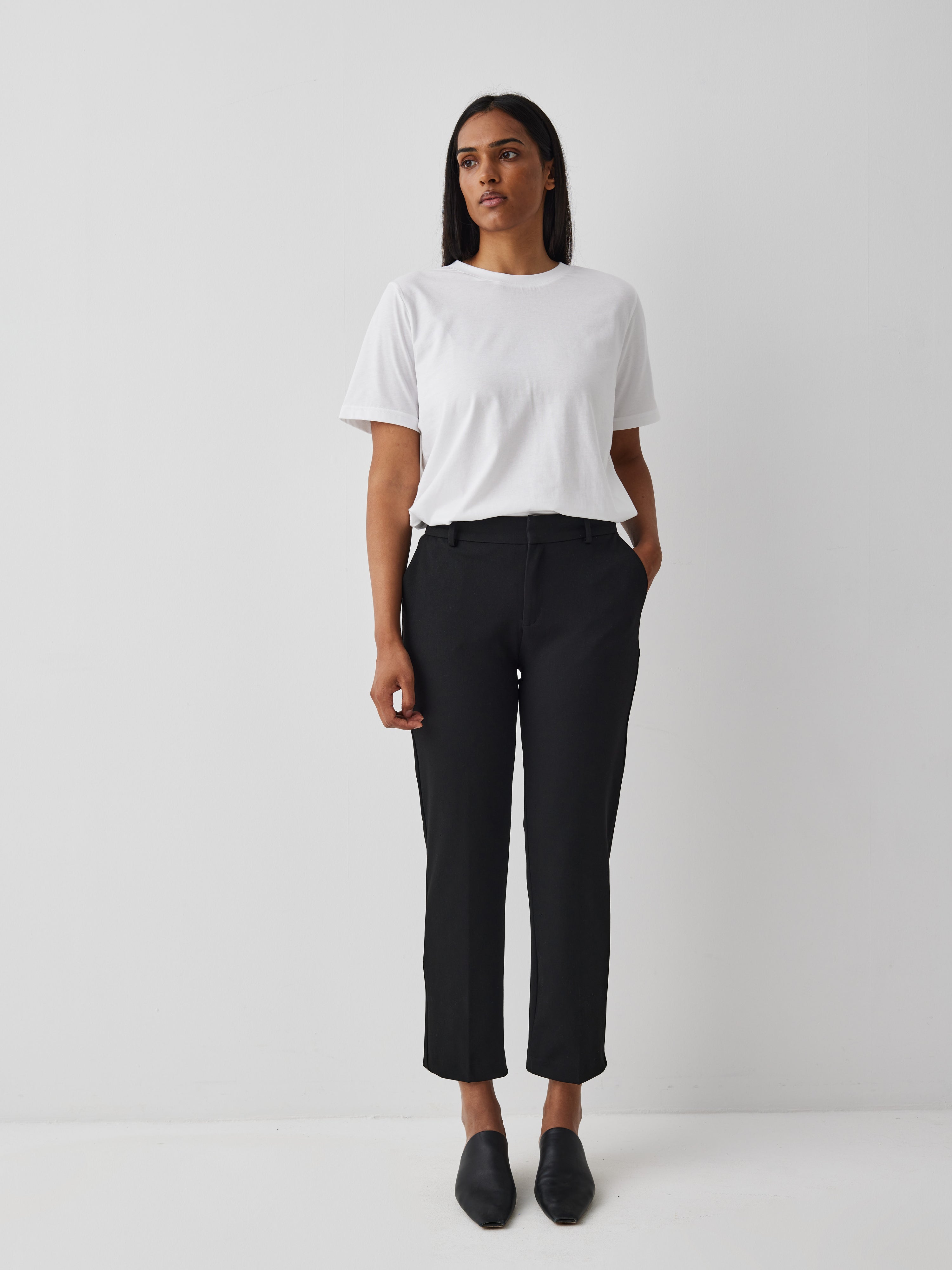 Maiianne-M_Black_Model_