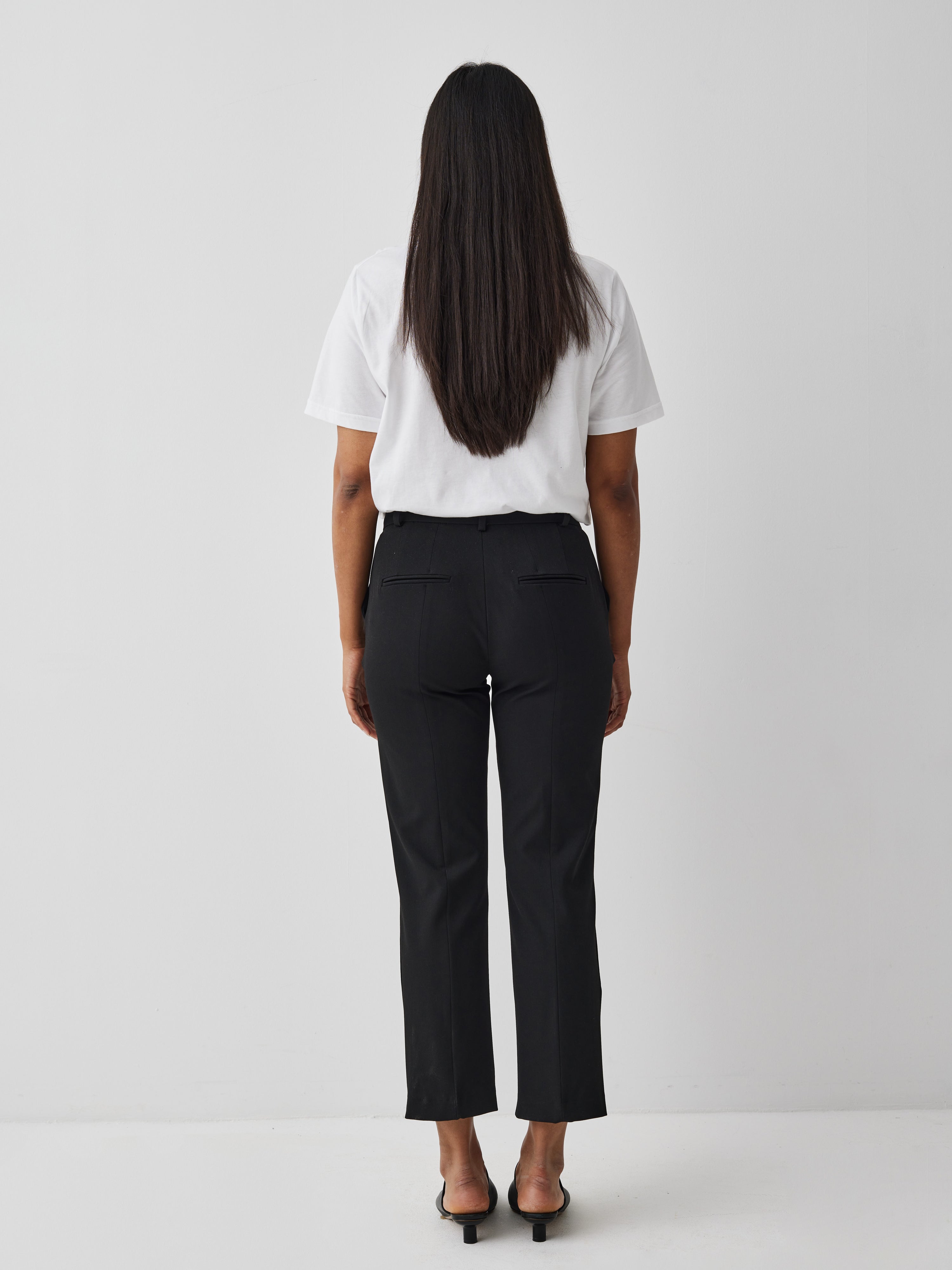 Maiianne-M_Black_Model_