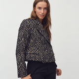 Iva-M_Zebra Sugar Black_Model_