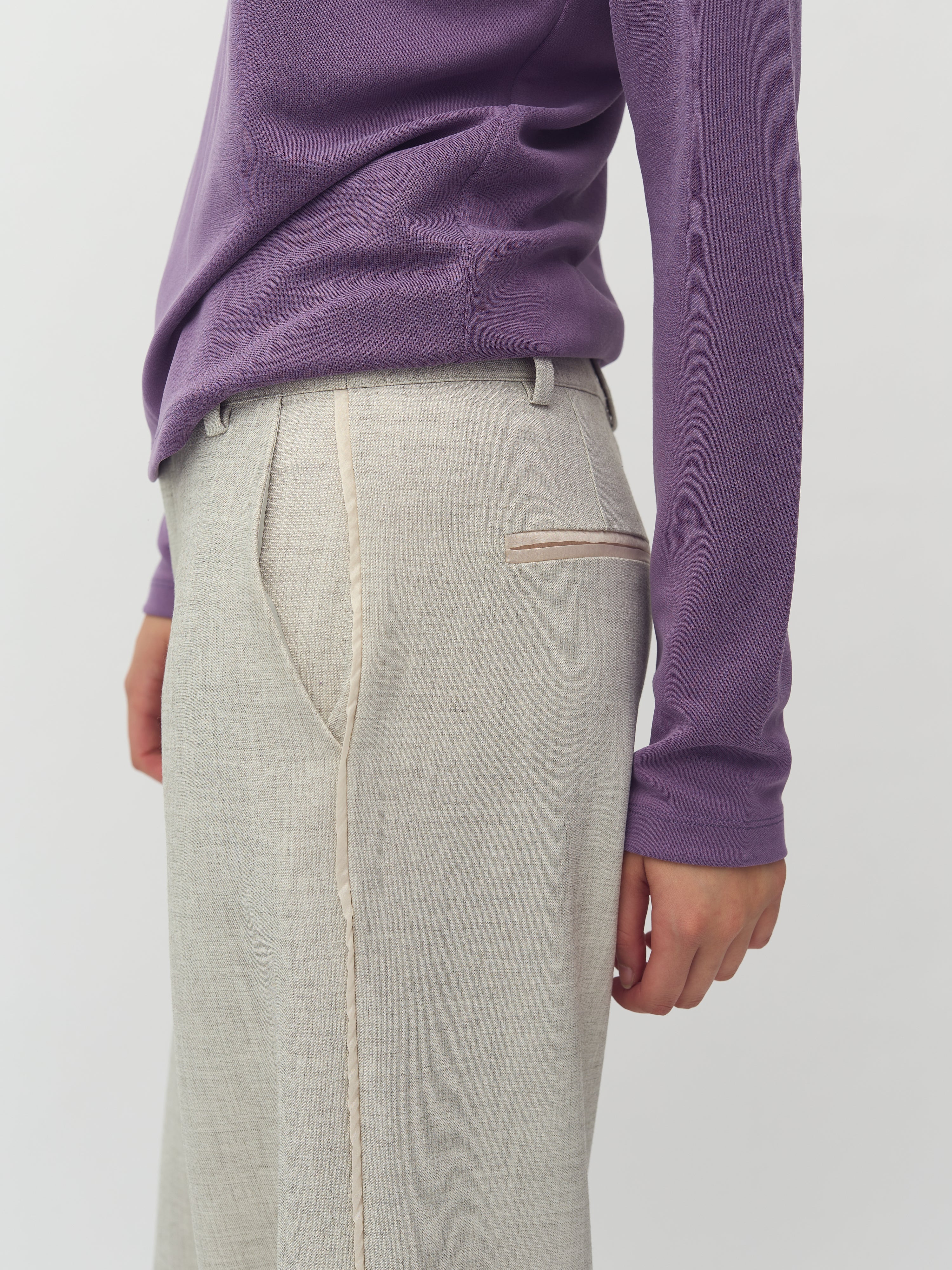 Rasina-M_Oyster Melange_Model_