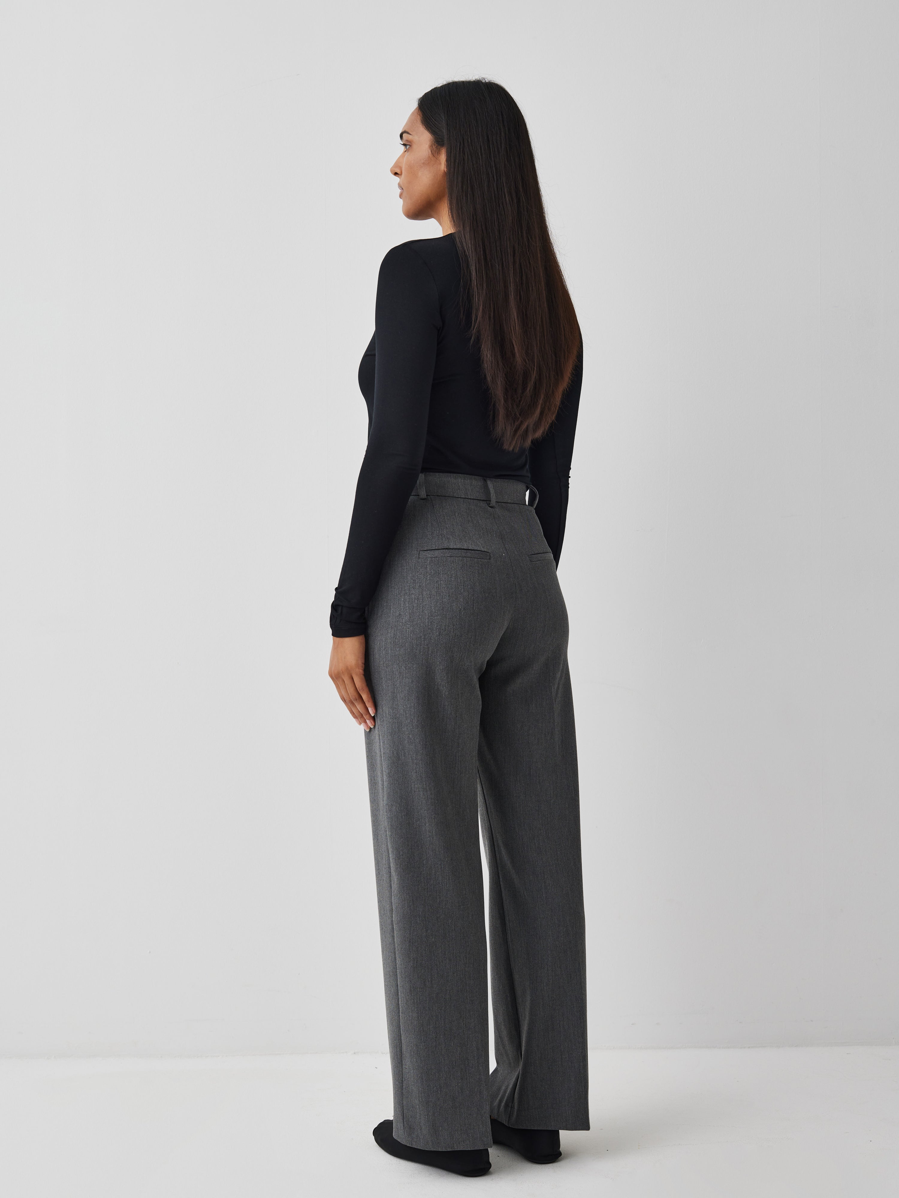 Lucy-M_Medium Melange_Model_