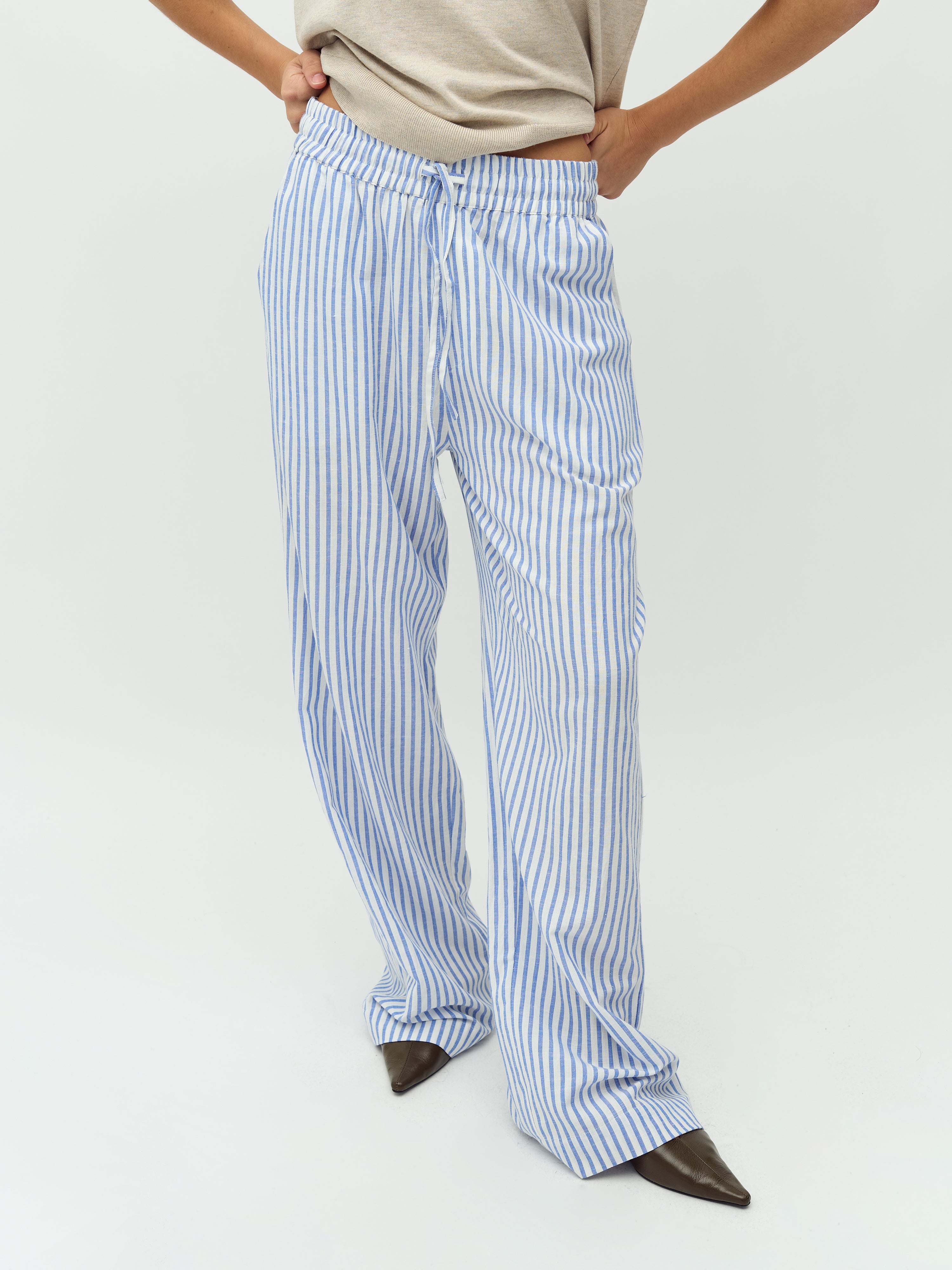 Grasielle-M_Ultramarine stripe_Model_1