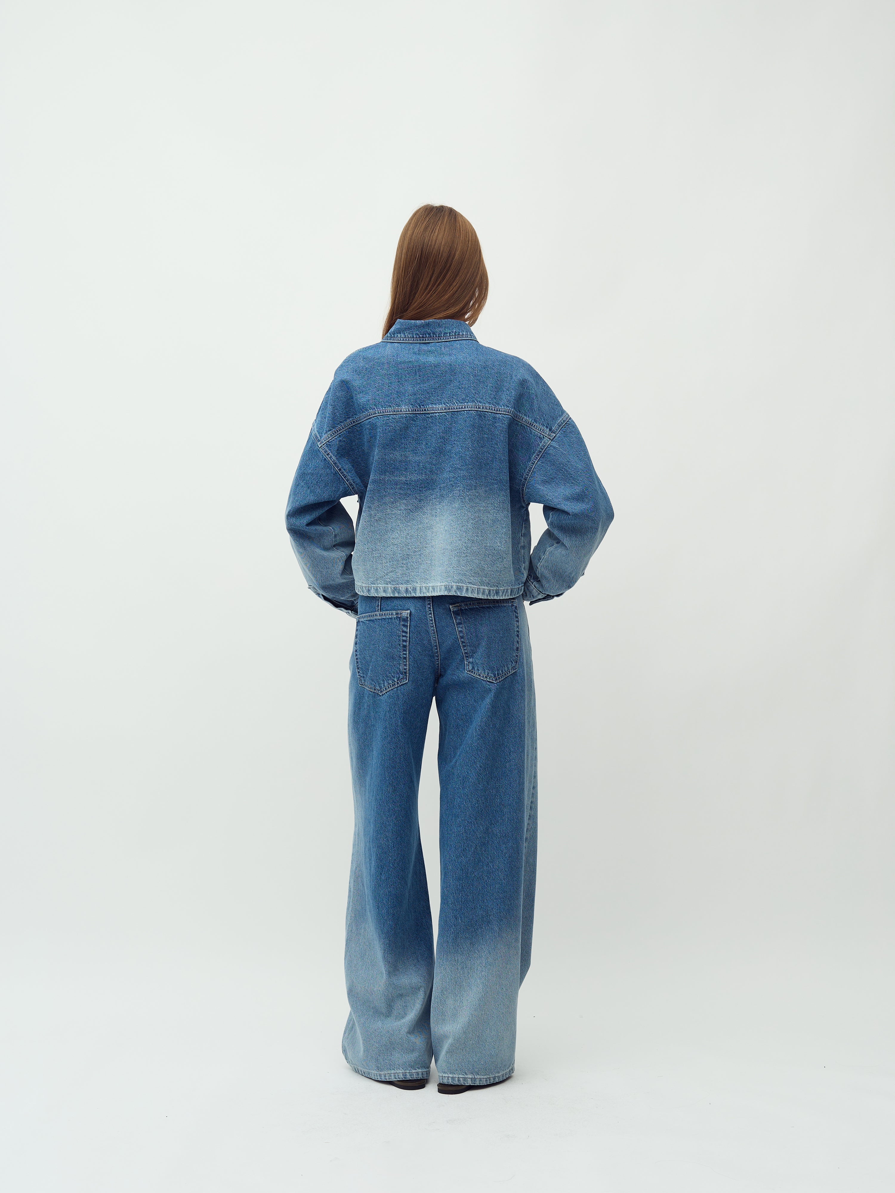 Winnia-M_Fading Denim Wash_Model_1