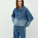 Winnia-M_Fading Denim Wash_Model_3