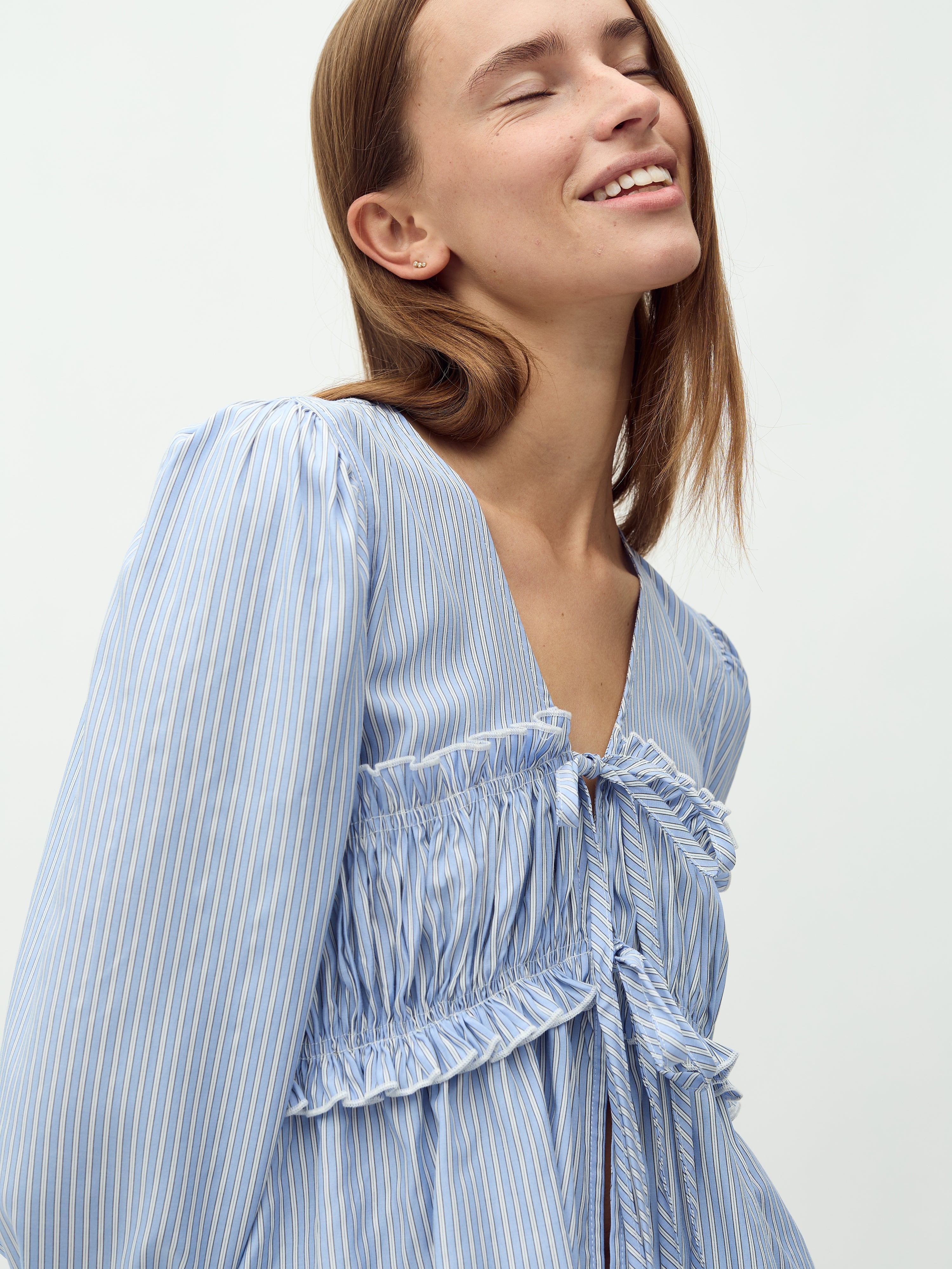 Pipa-M_Blue Zinnia Stripe_Model_3