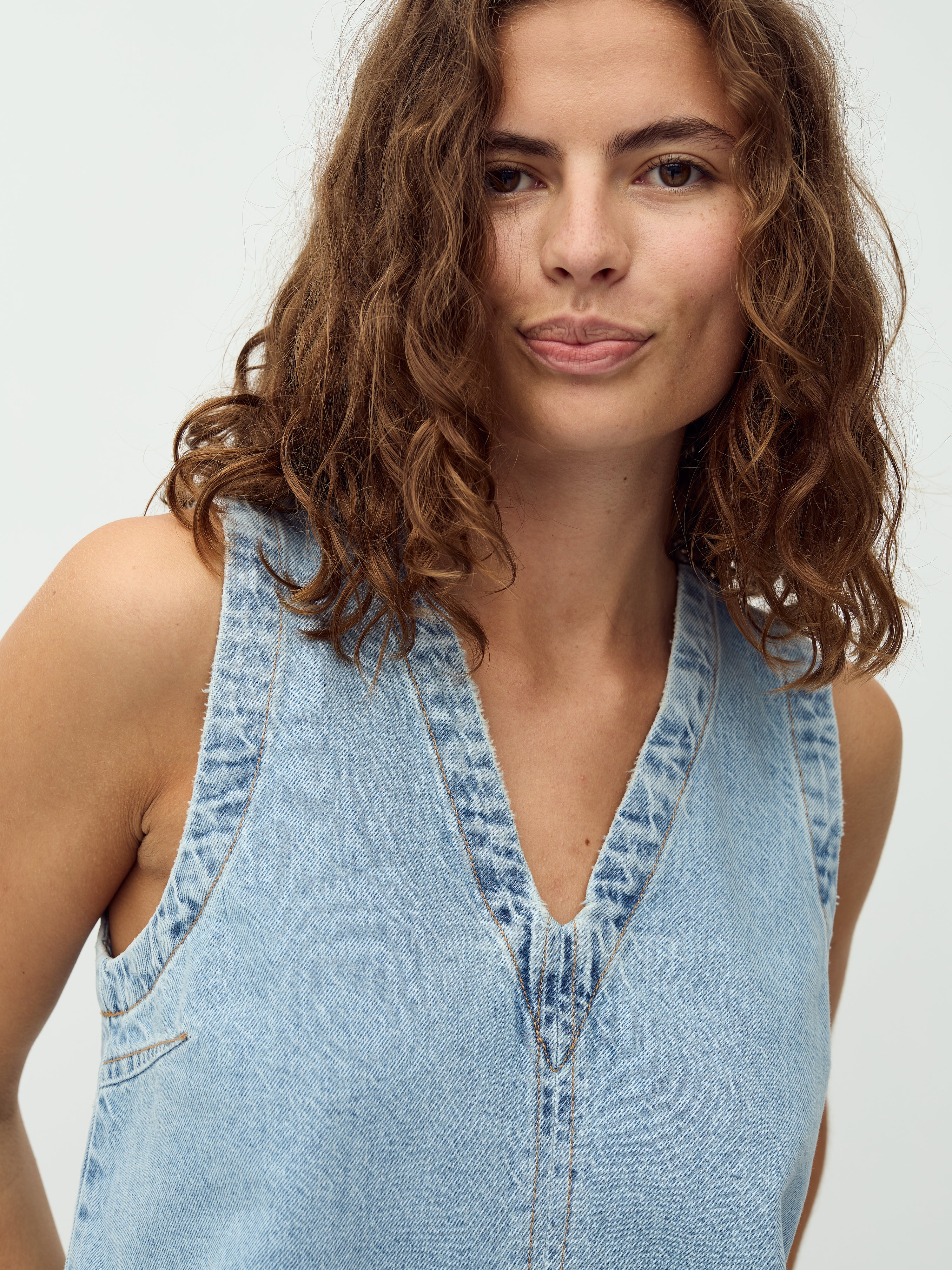 Louisana-M_Vintage Light Blue_Model_3