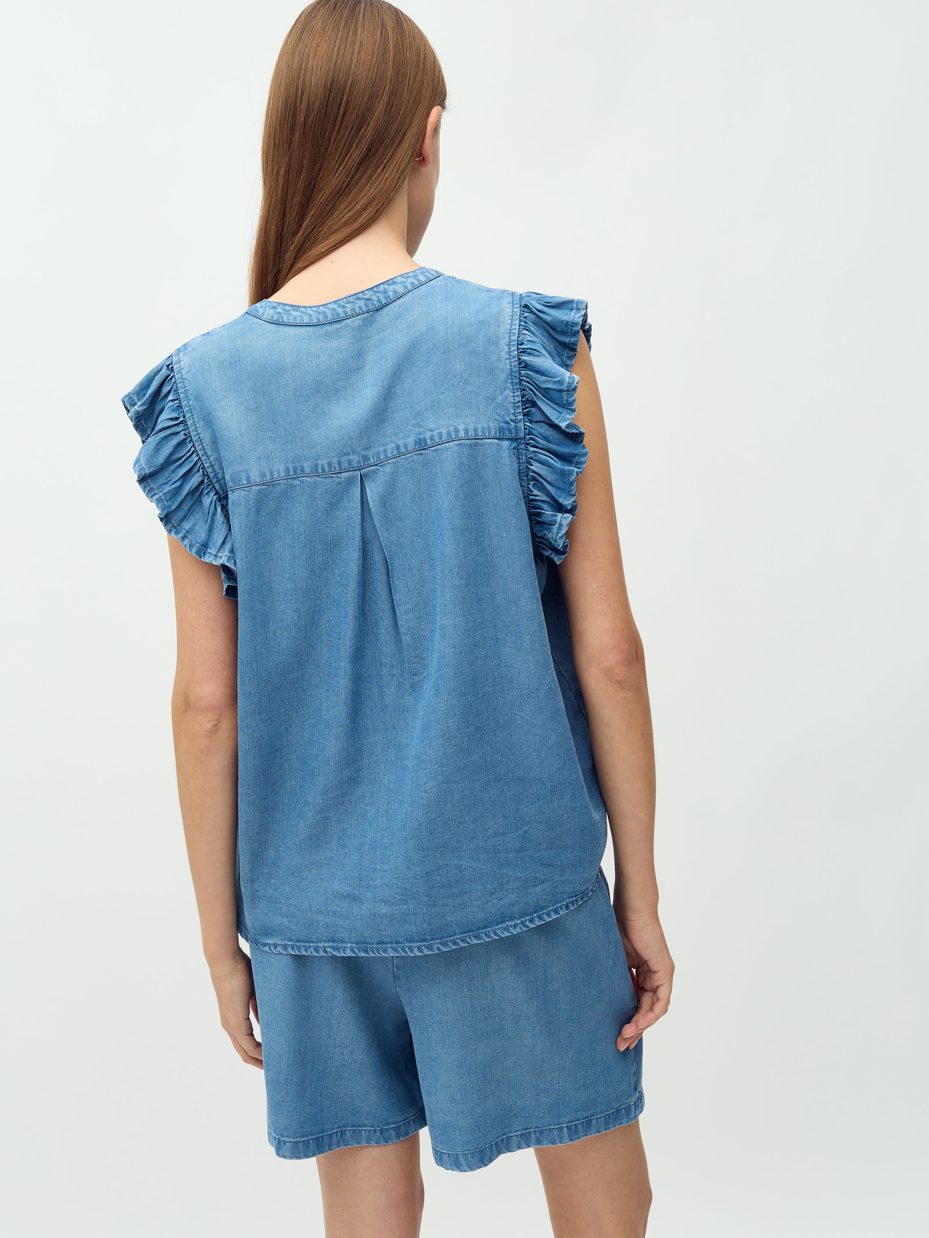 Gemala-M_Mid Vintage Wash_Model_2