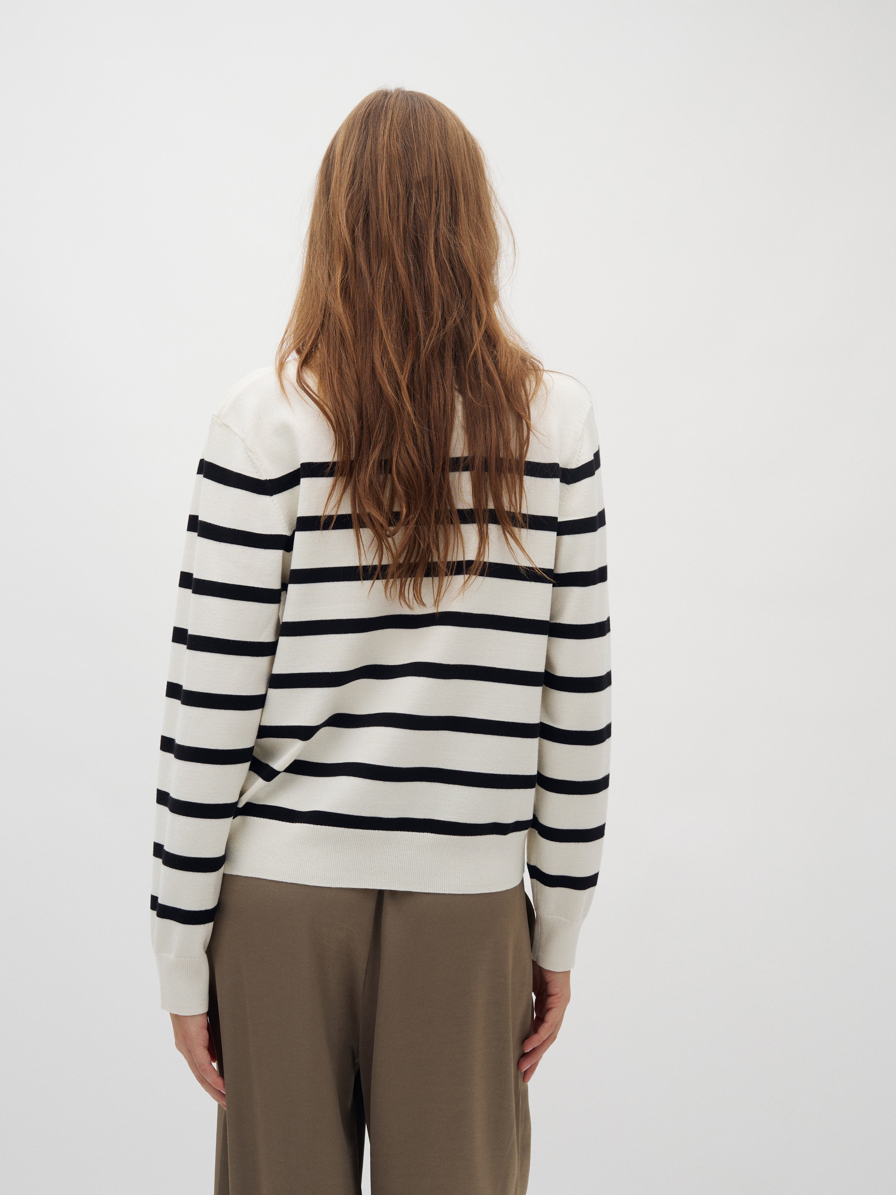 Sika-M_Sugar Black Stripe_Model_2