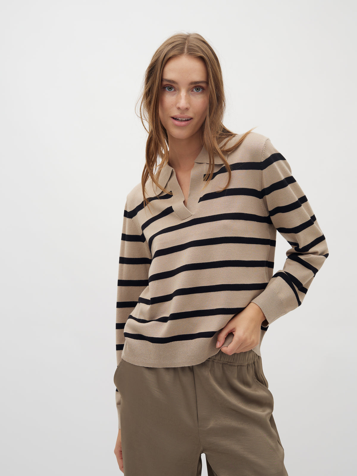 Sika-M_Oyster Black Stripe_Model_0