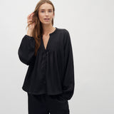 Maville-M_Black_Model_0