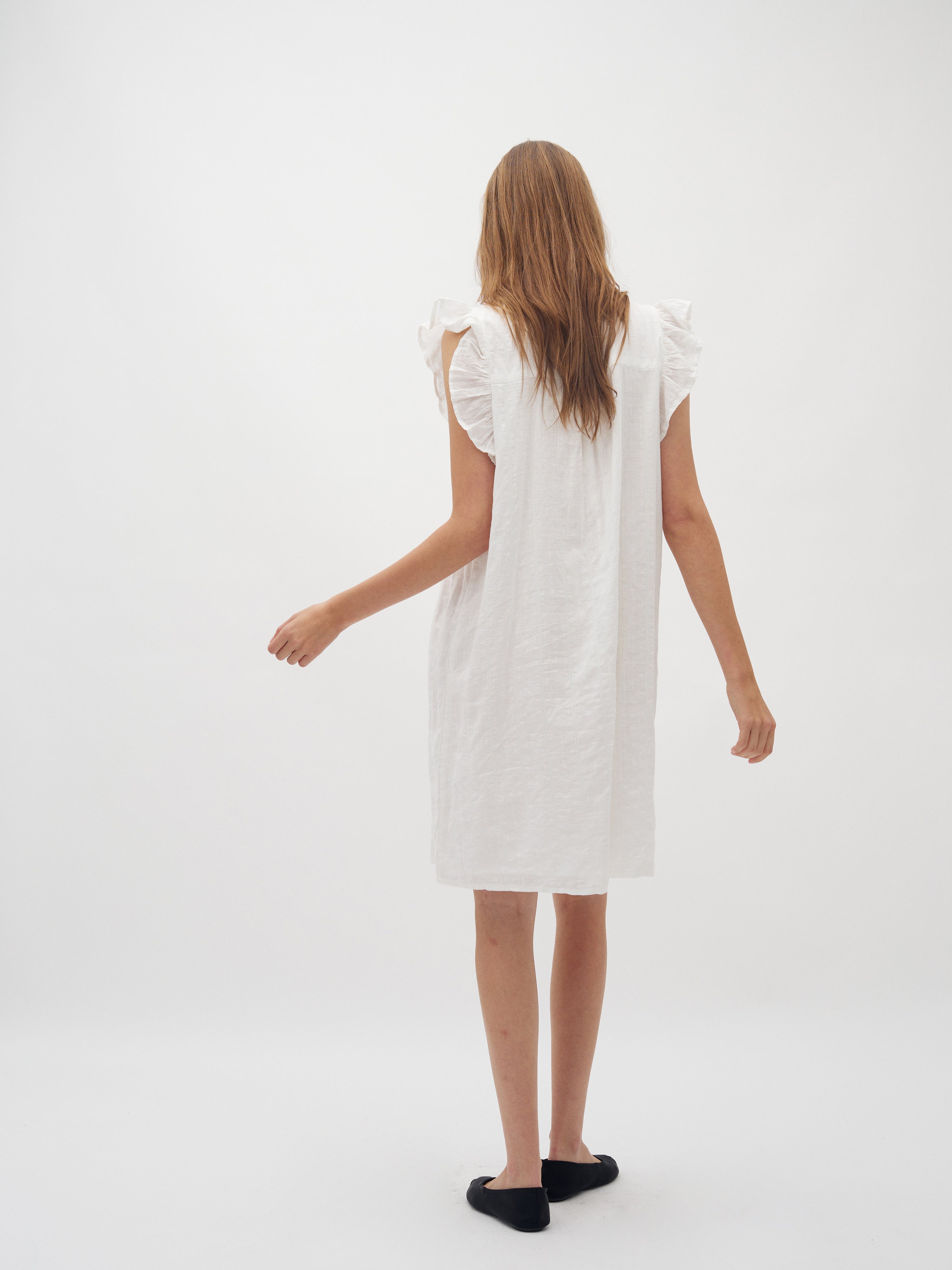 Gemala Long-M_White_Model_3