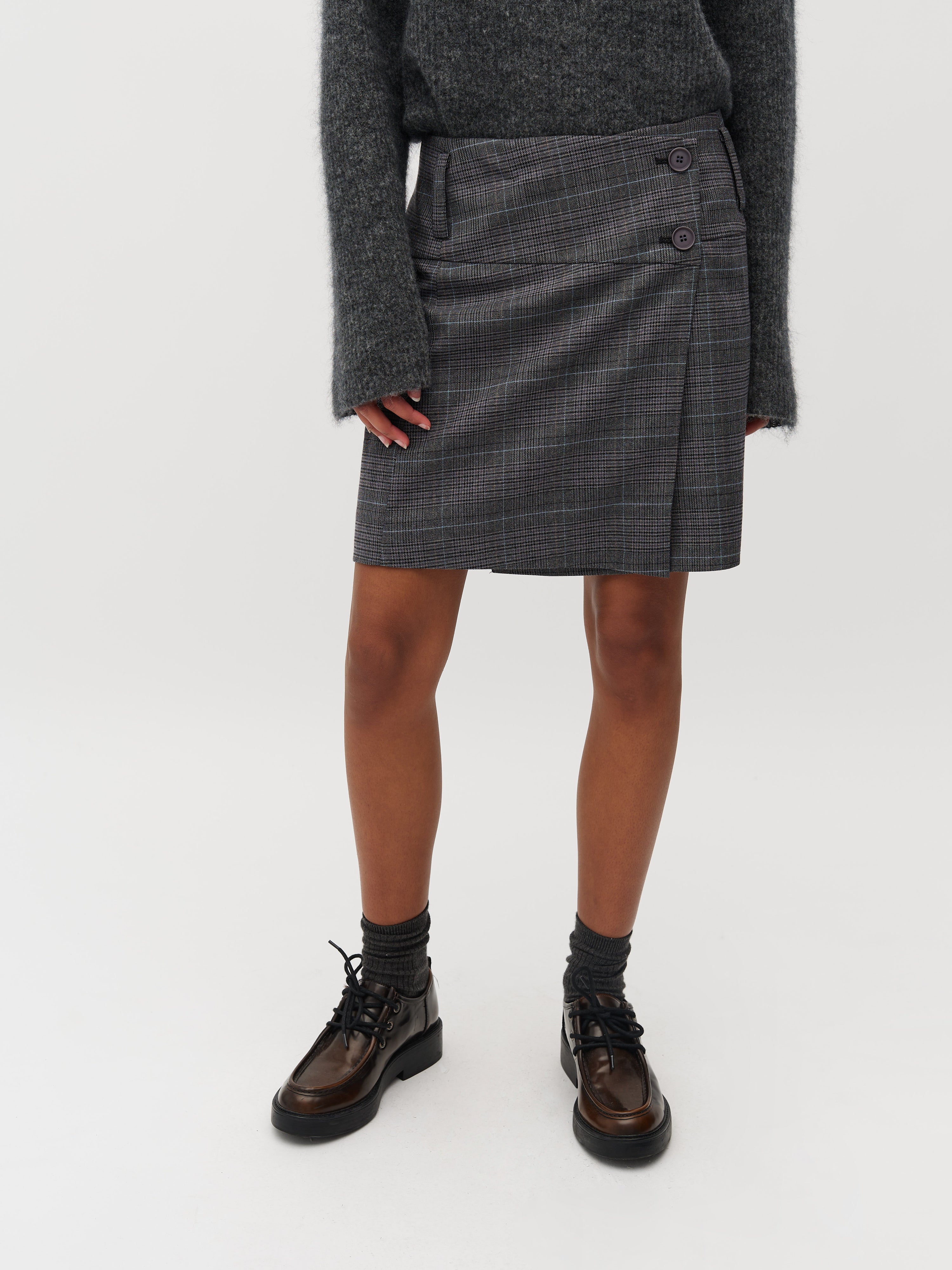 Jeani-M_Grey Check_Model_1