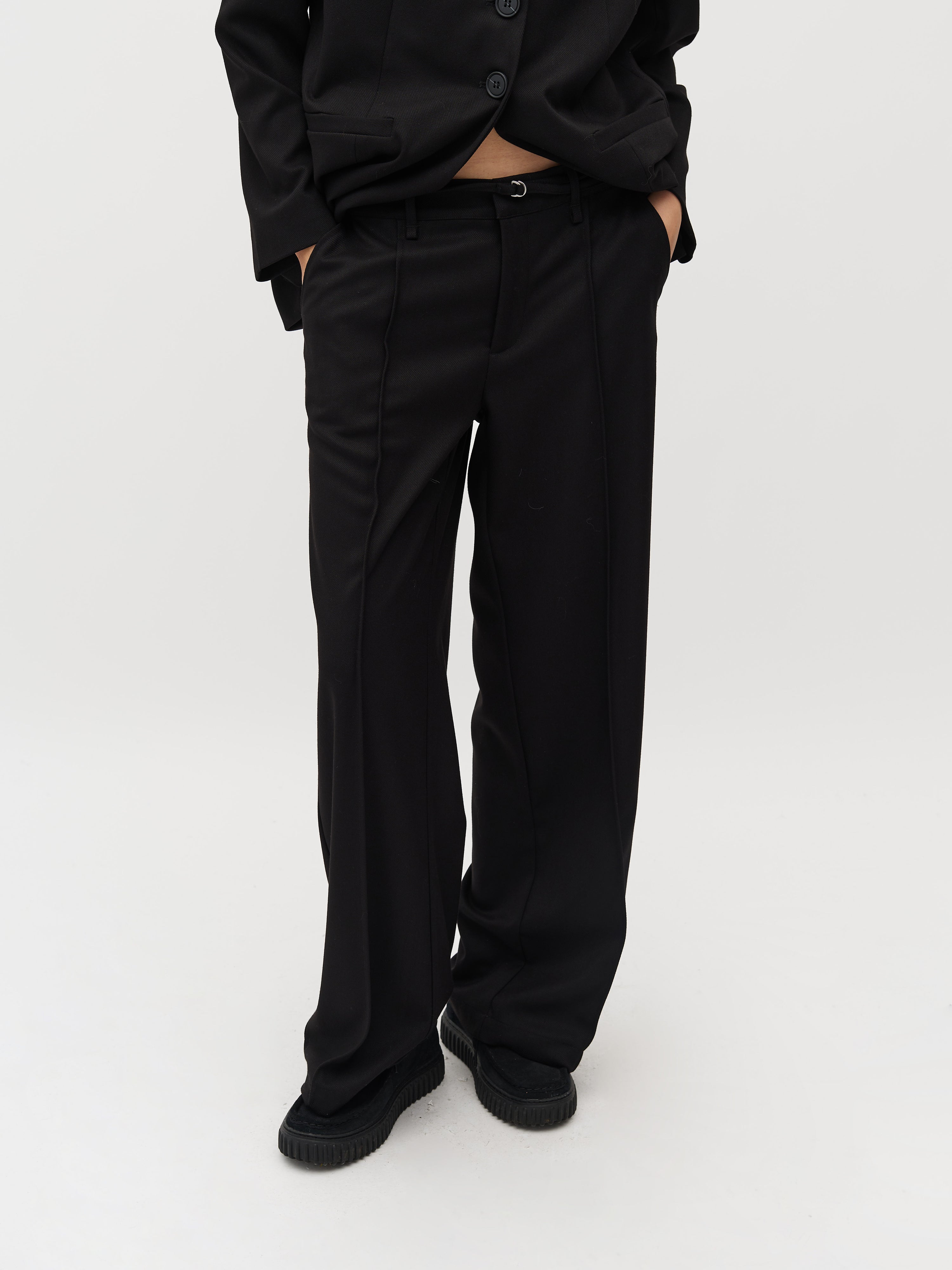 Kammia-M_Black_Model_1