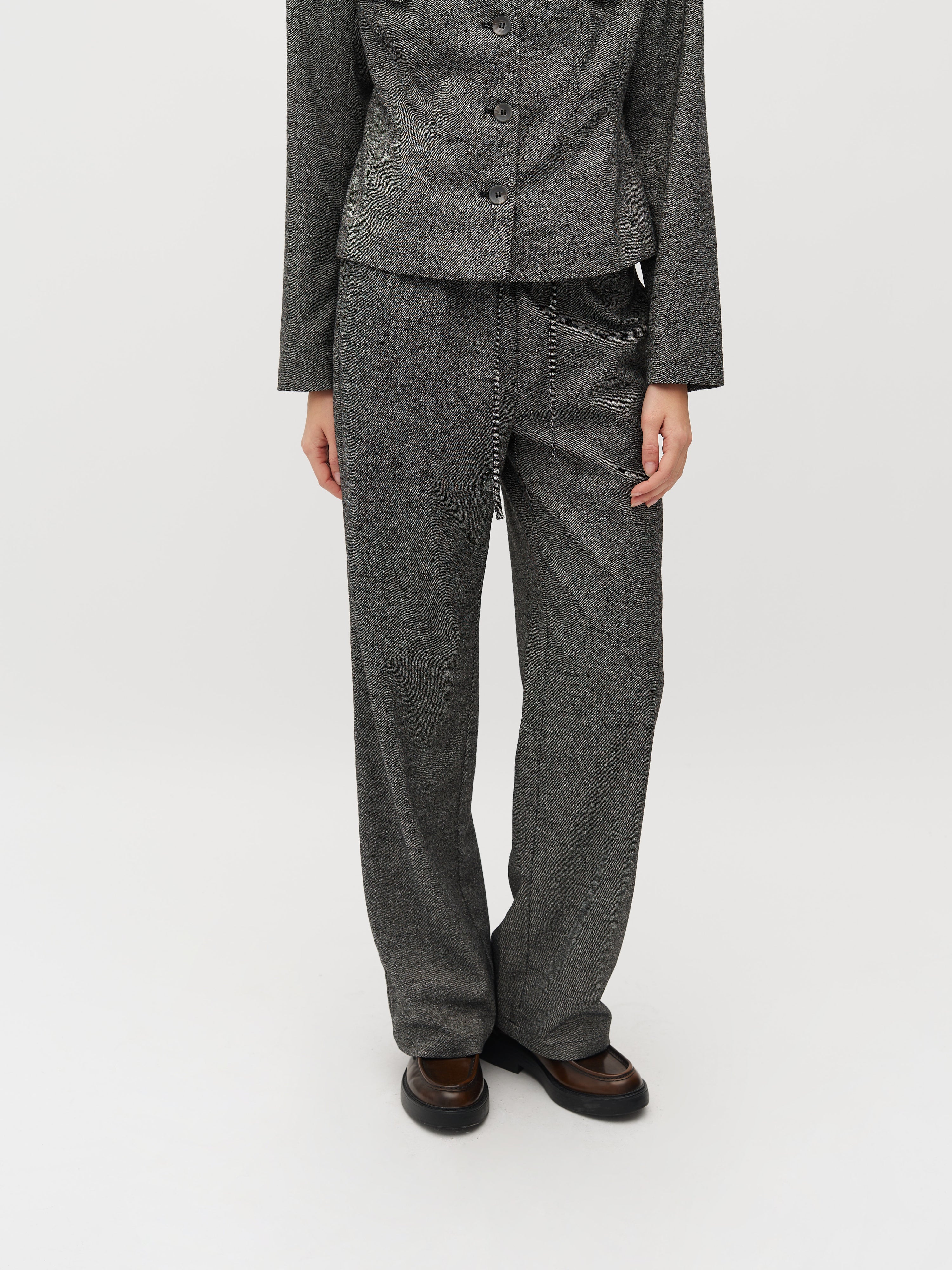 Cyril-M_Charcoal Melange_Model_1