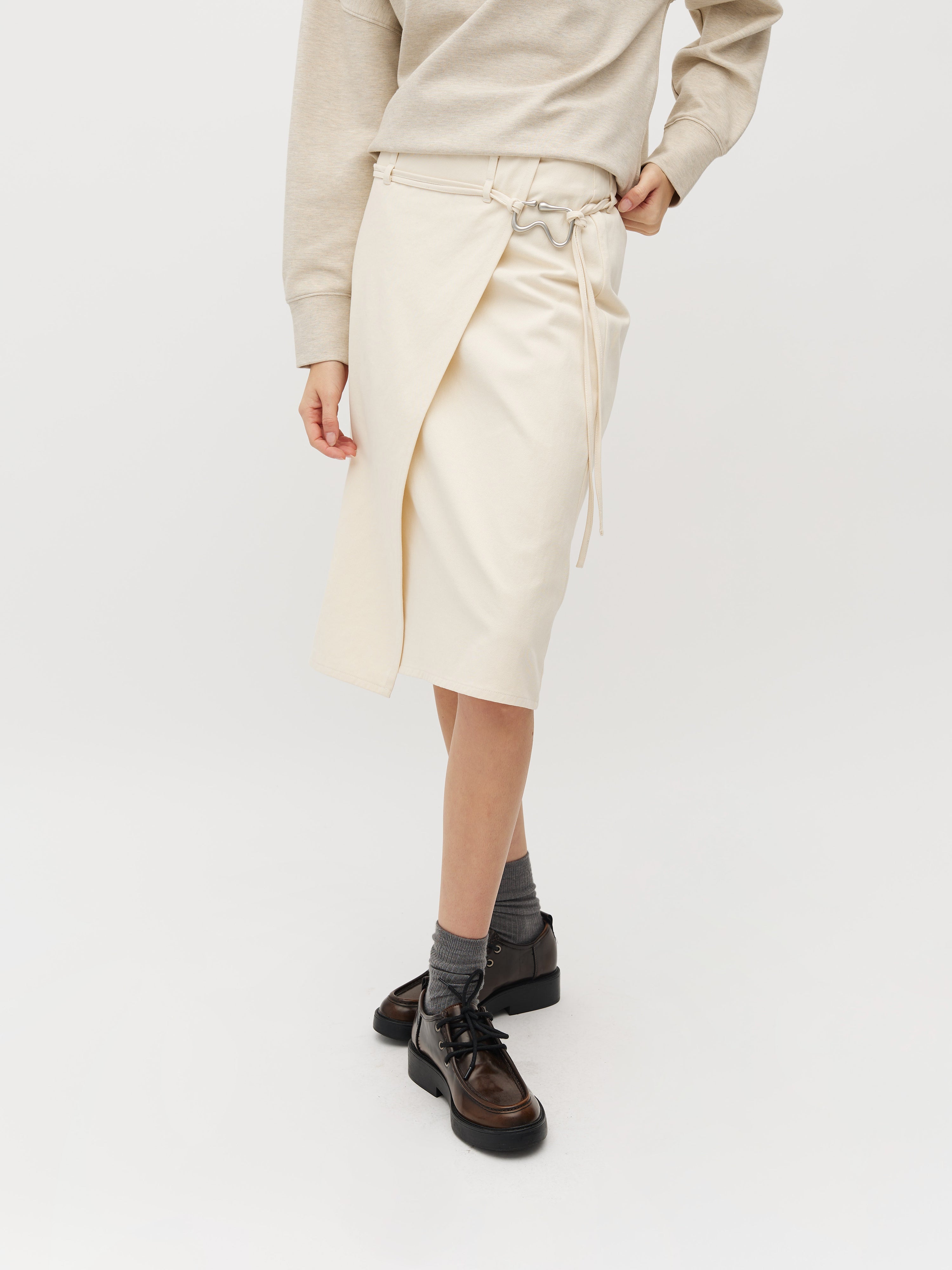 Zinaida-M_Ecru_Model_1