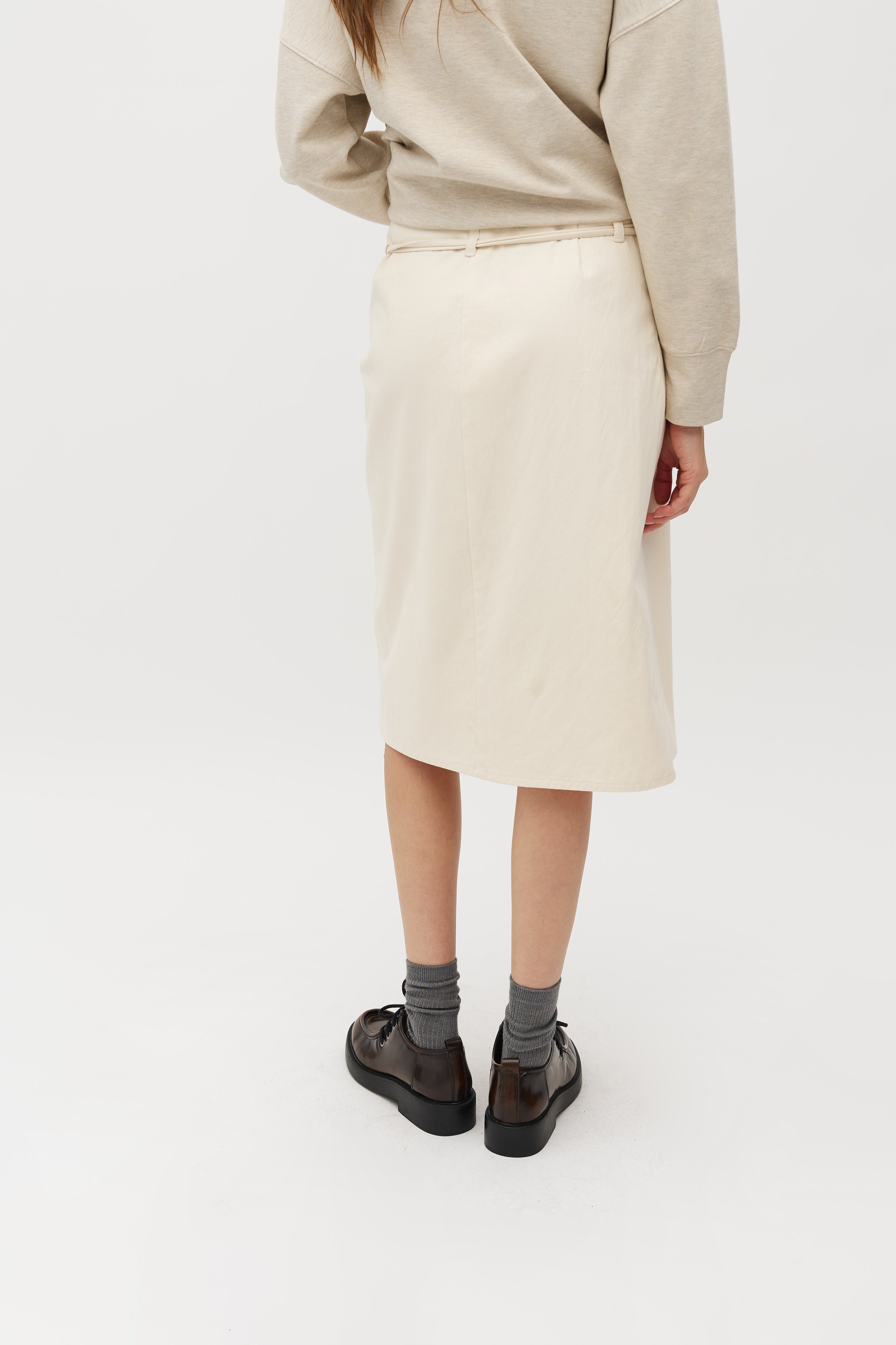 Zinaida-M_Ecru_Model_3