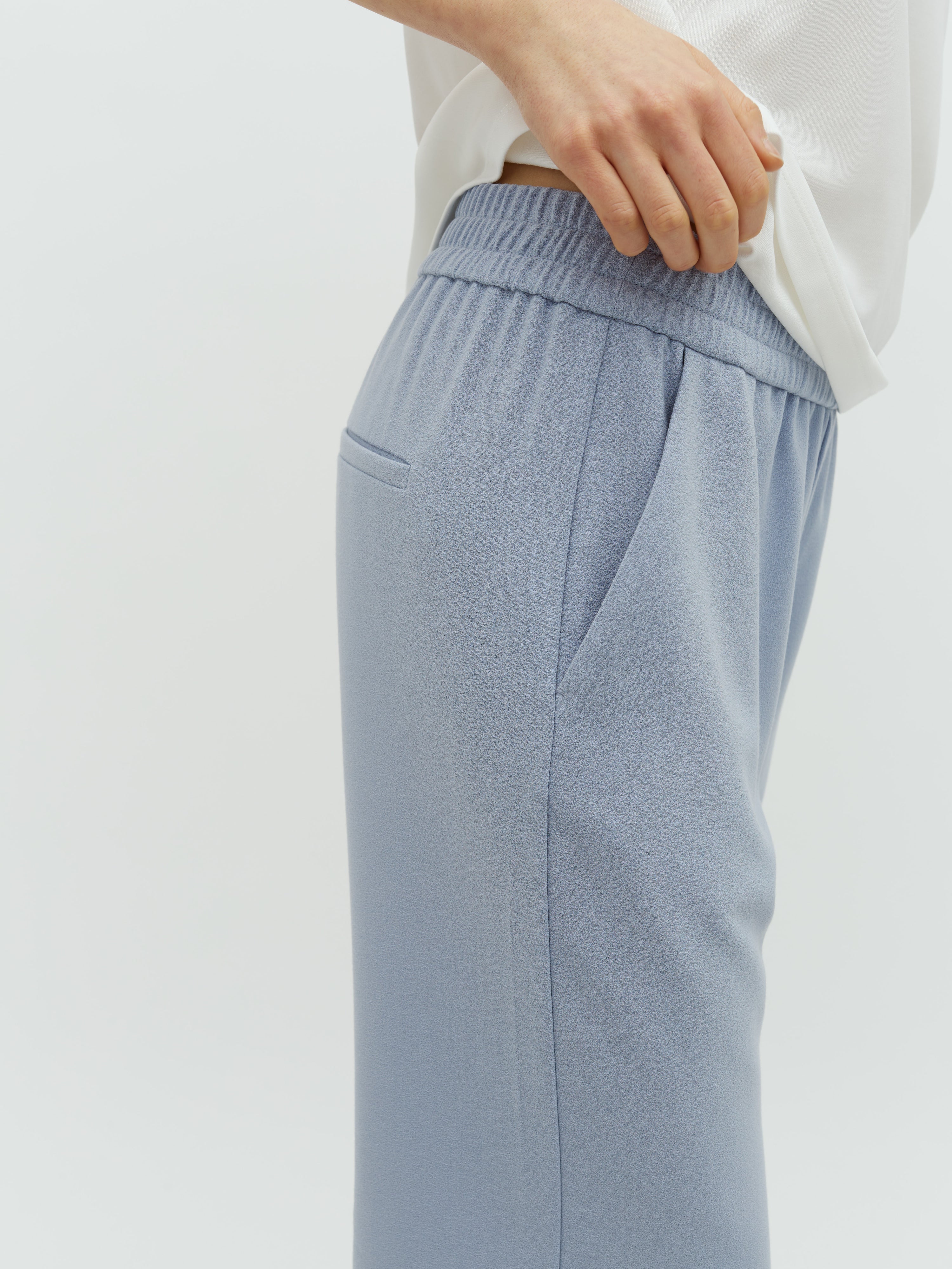 Phillipa_Steel Blue_Model_1