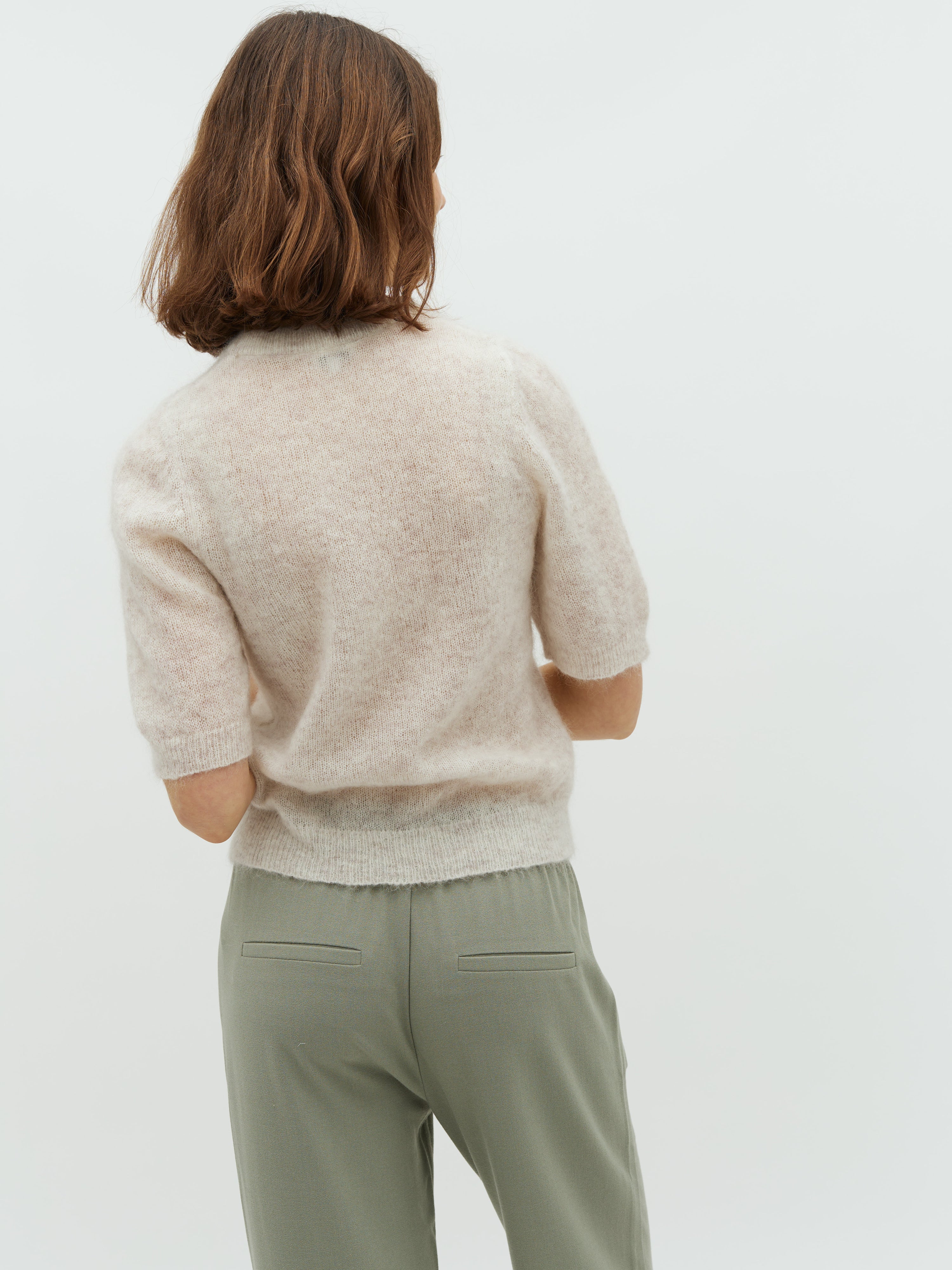 Carla-M_Oat Melange_Model_2