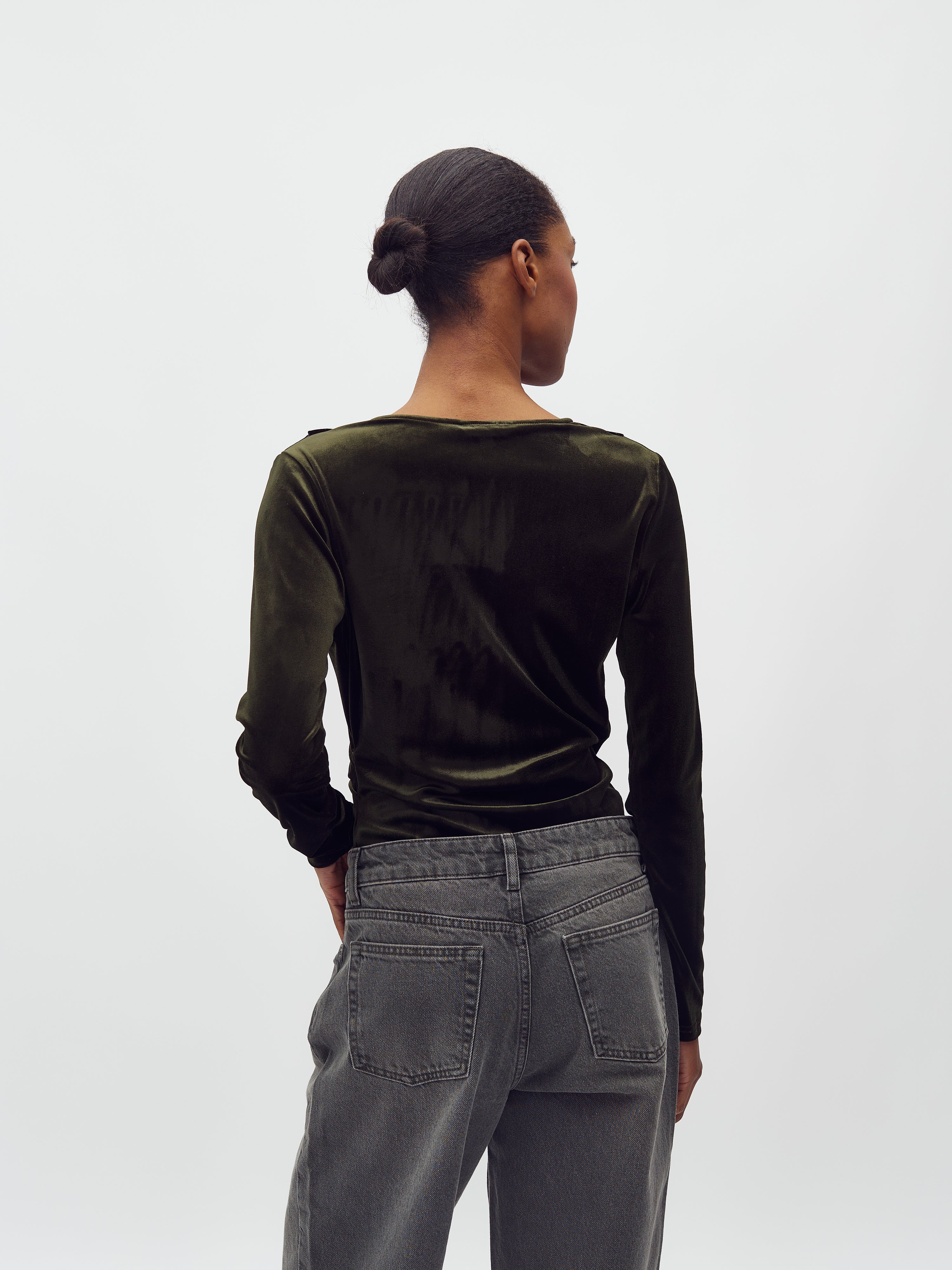 Lione_Pine Green_Model_2