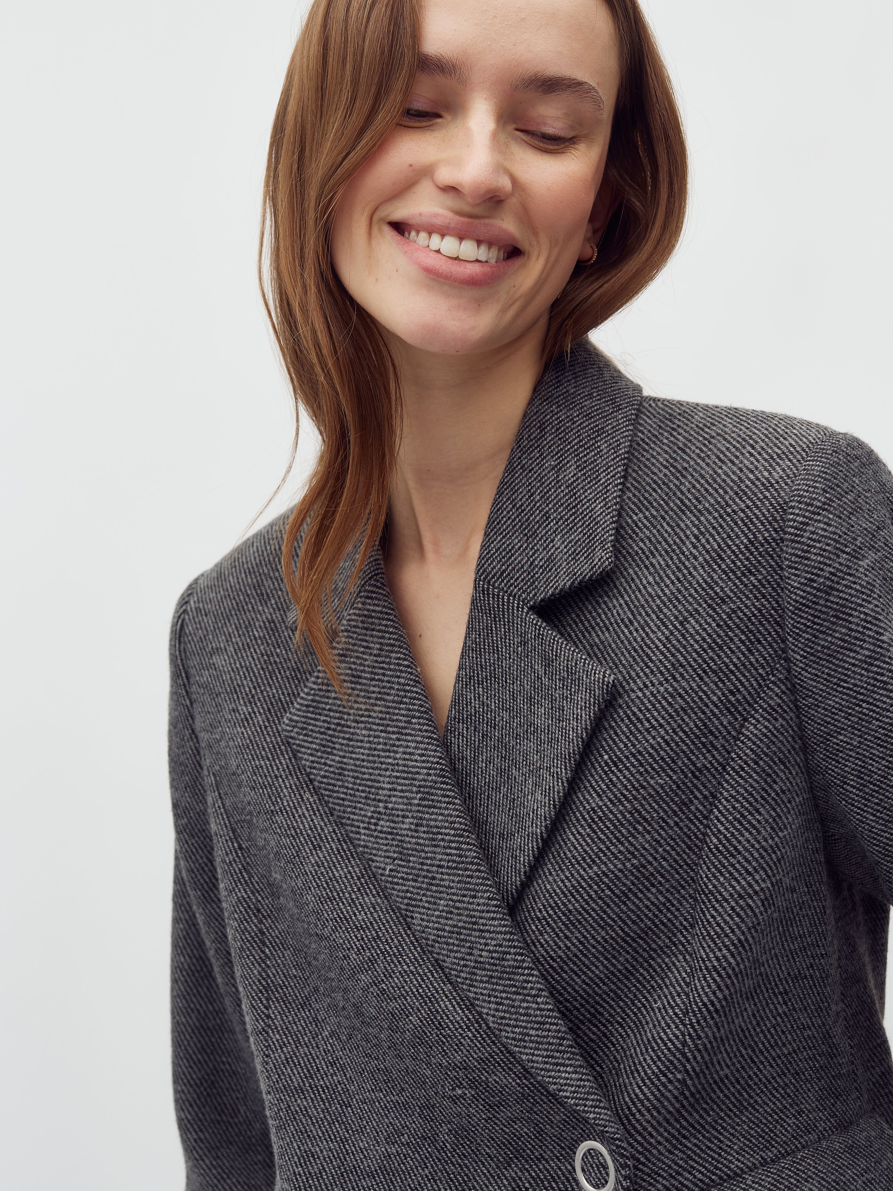 Iva-M_Black Twill_Model_3