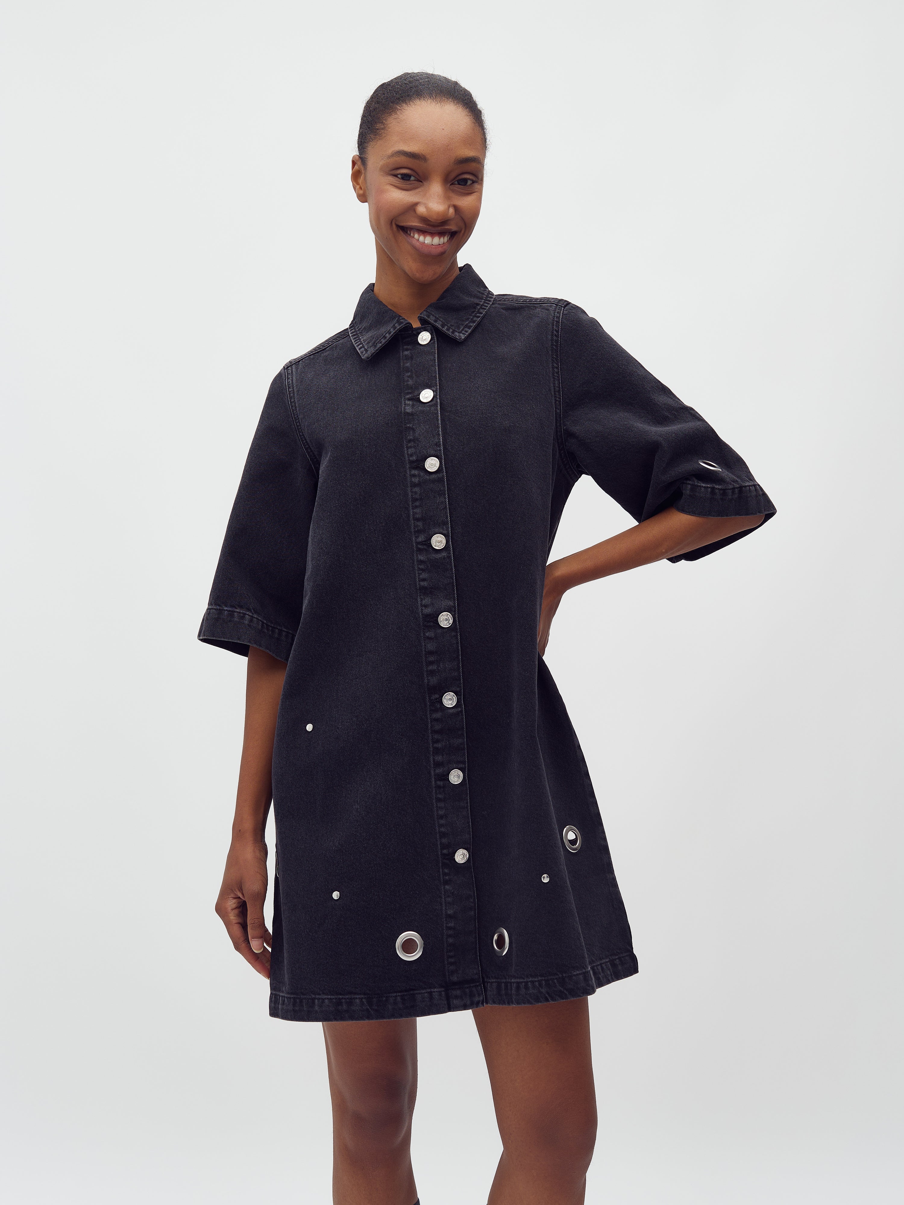 Calamya-M_Black Midnight Wash_Model_1