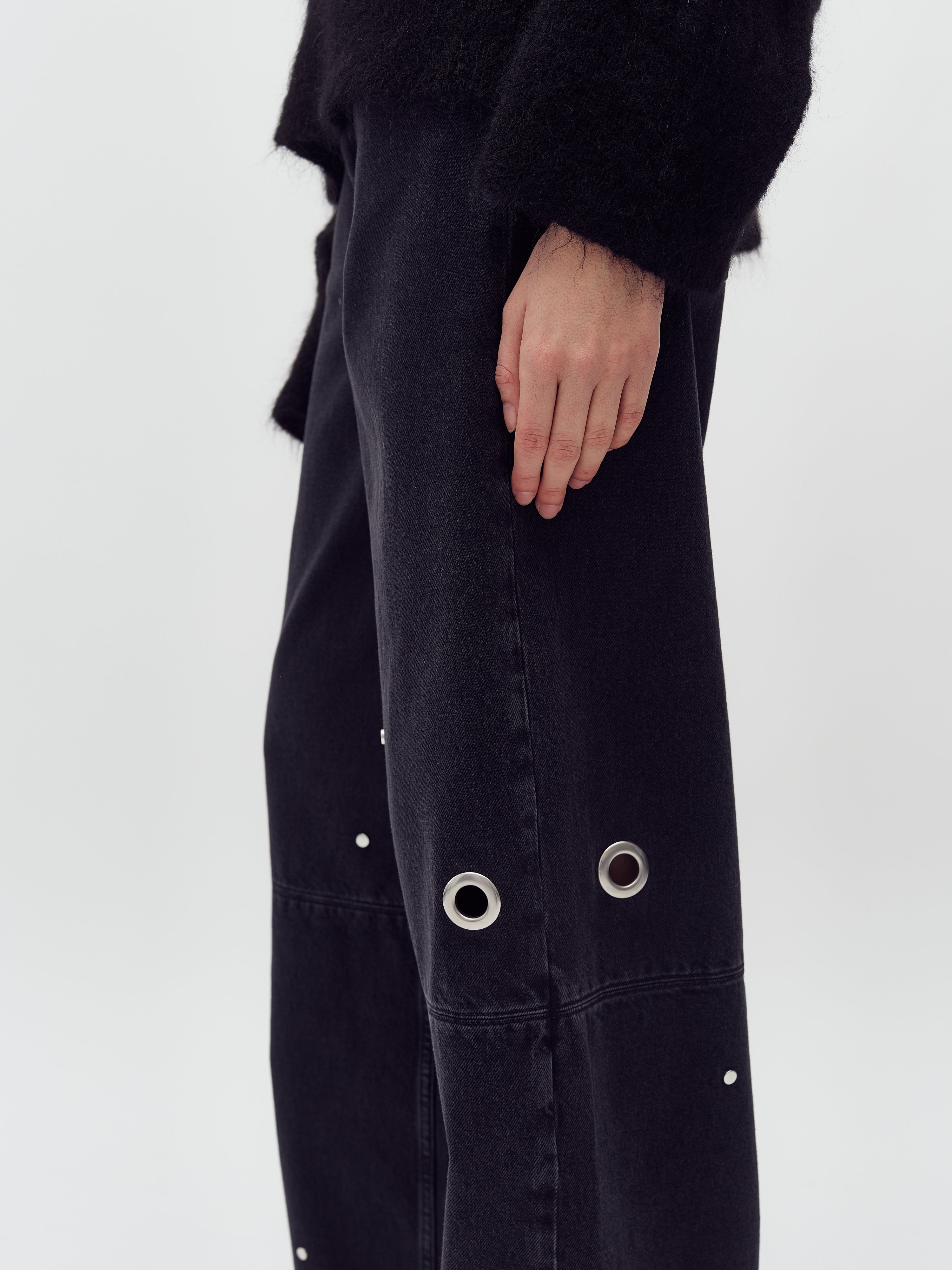 Luxia-M_Black Midnight Wash_Model_5