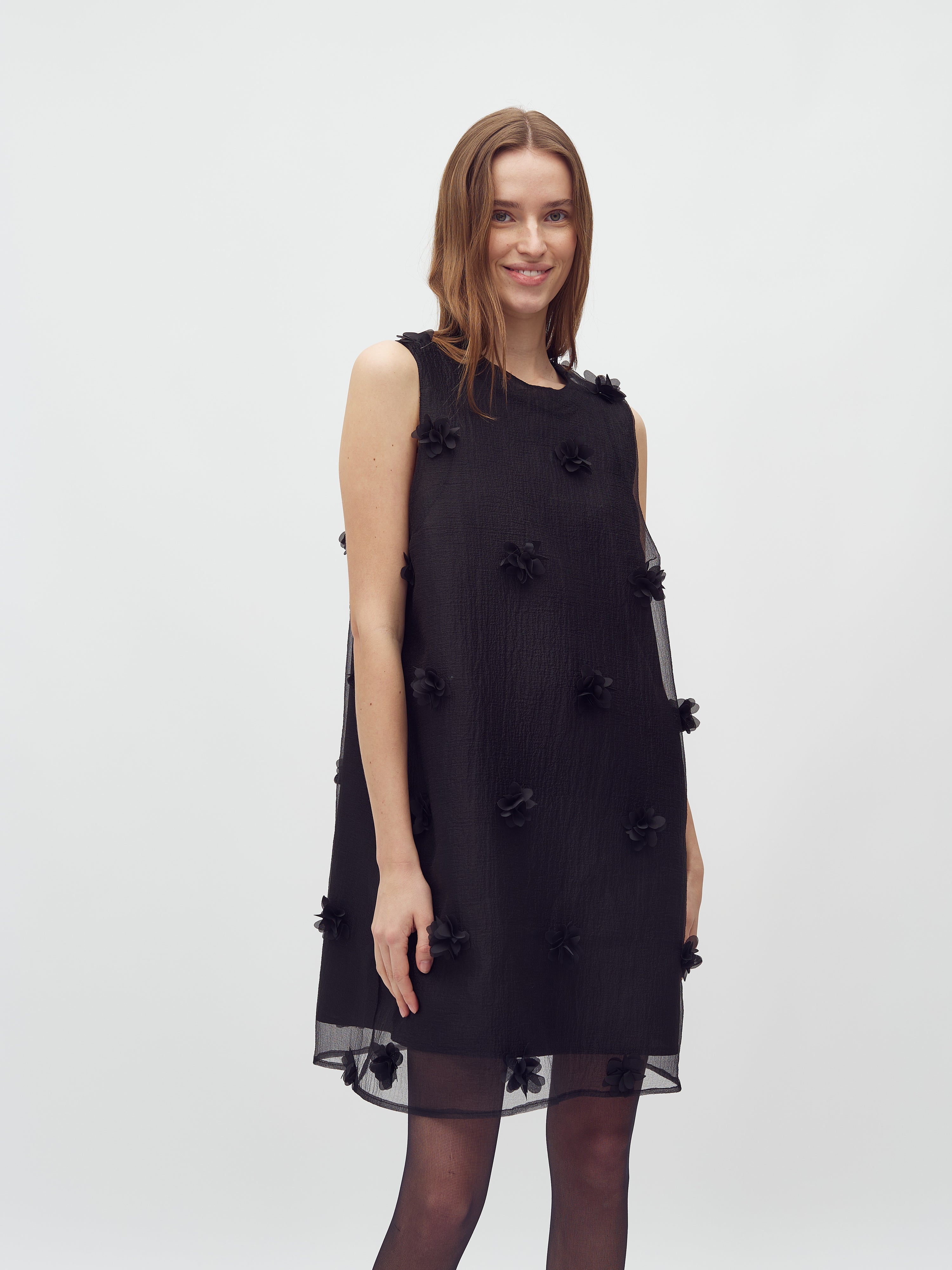 Molli-M_Black_Model_1