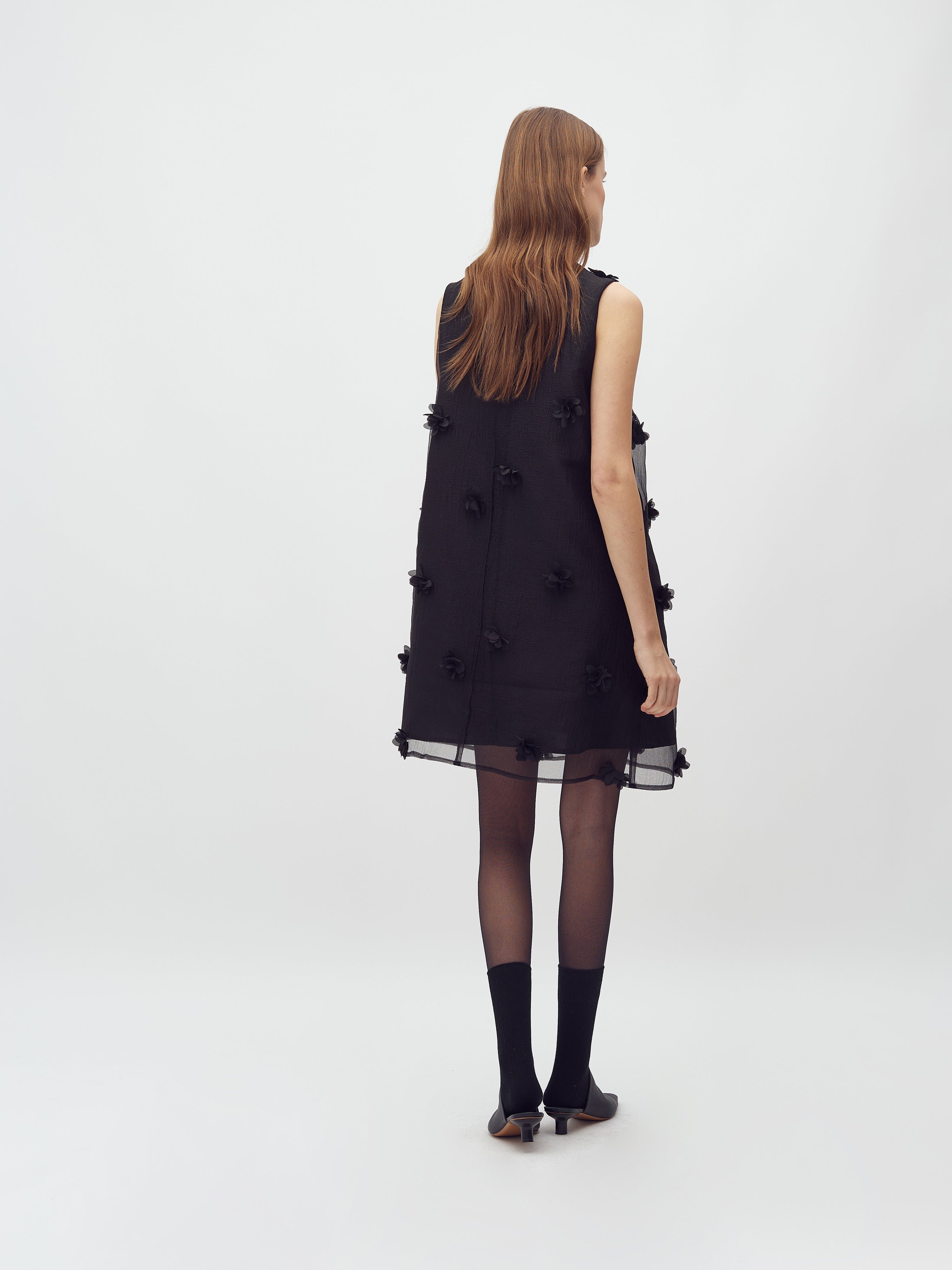 Molli-M_Black_Model_3