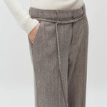 Kammia-M_Pepper Grey Melange_Model_2