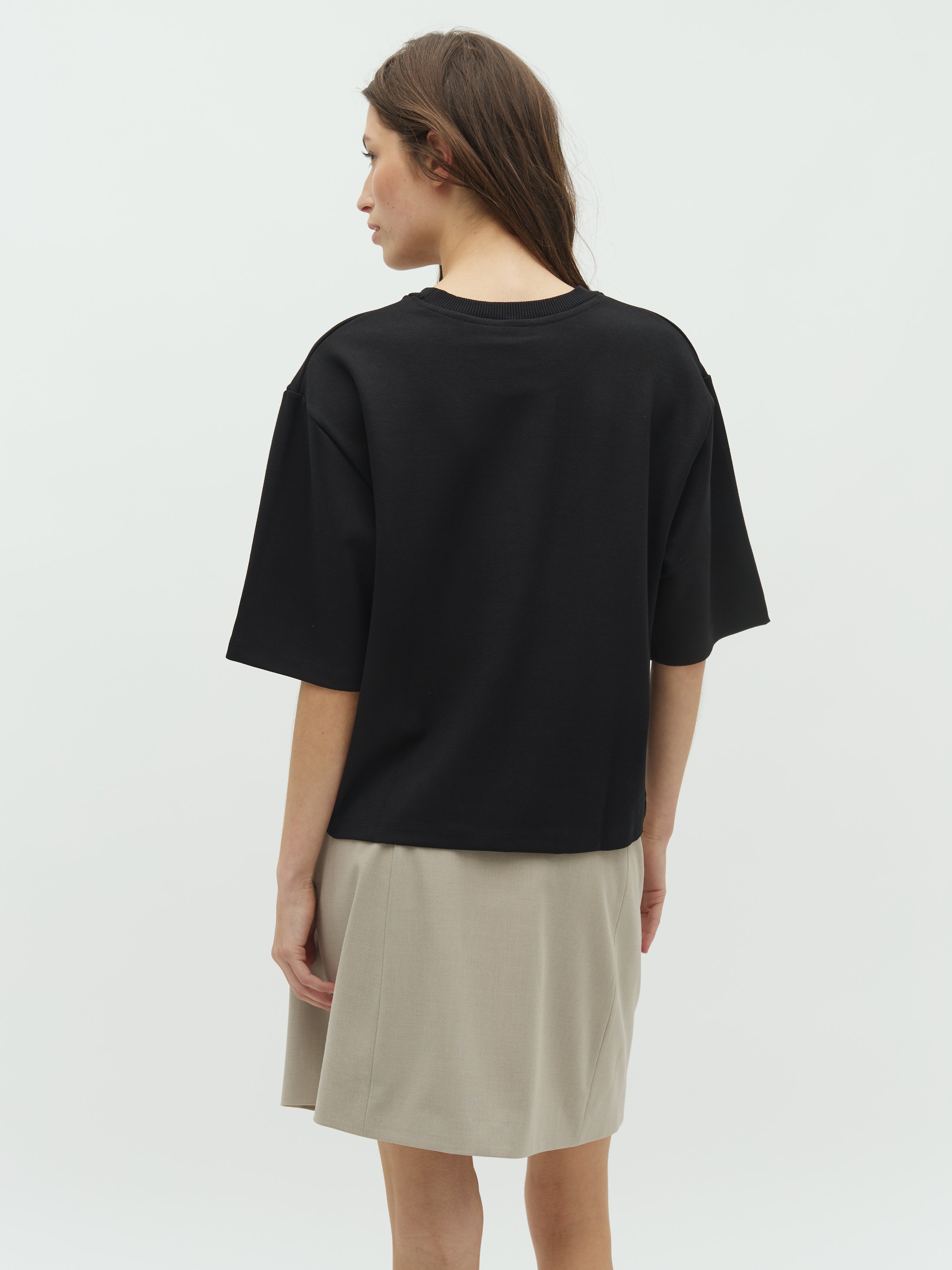 Emrys-M_Black_Model_2