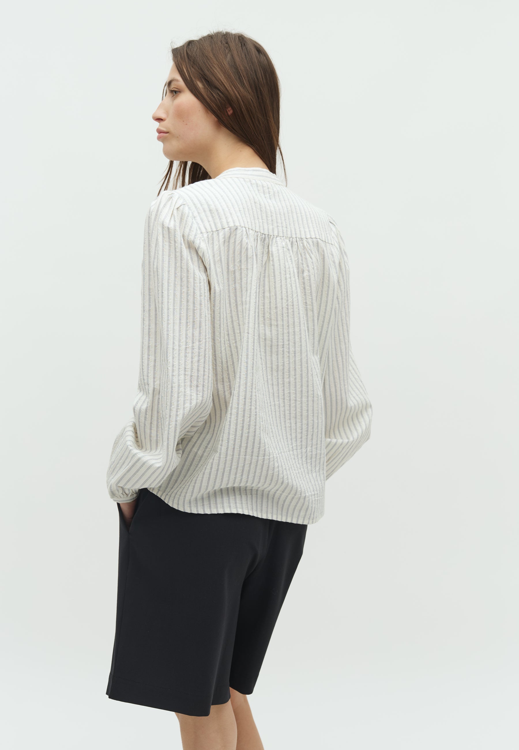 Mathily-M_Light Sugar Blue Stripe_Model_2