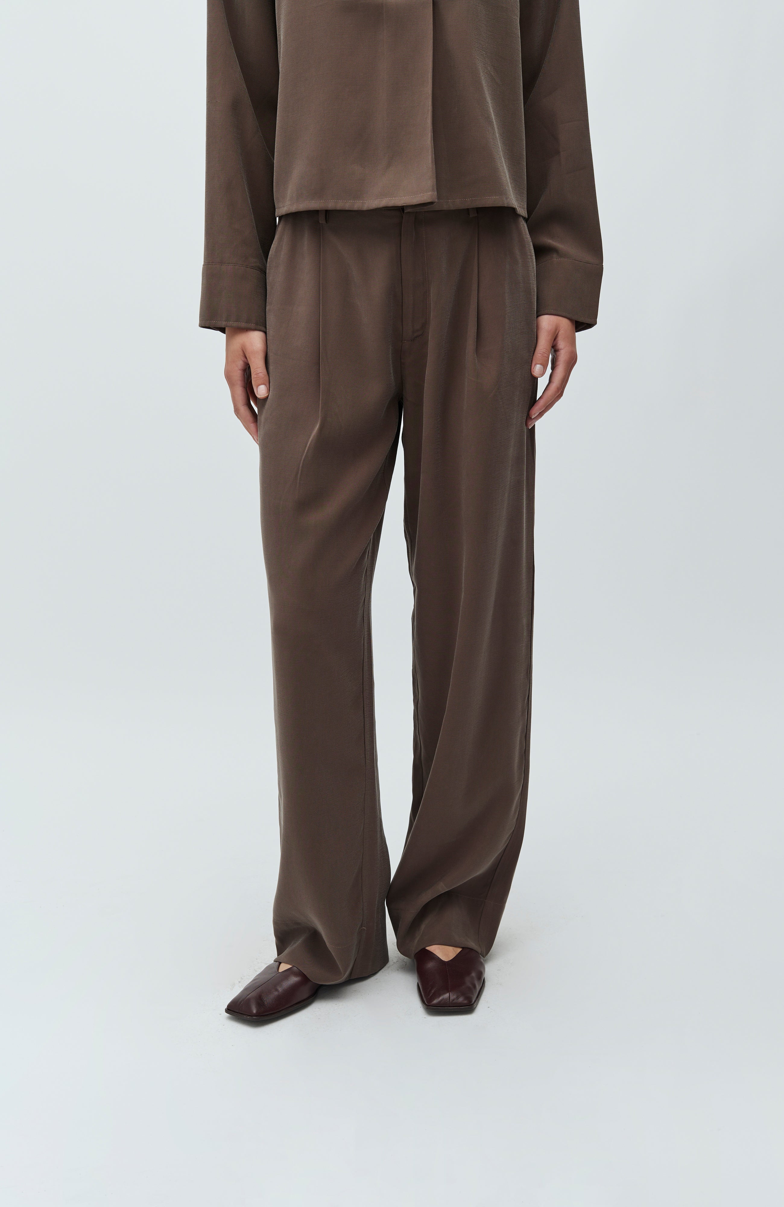 Daniello-M_Chocolate Brown_Model_0