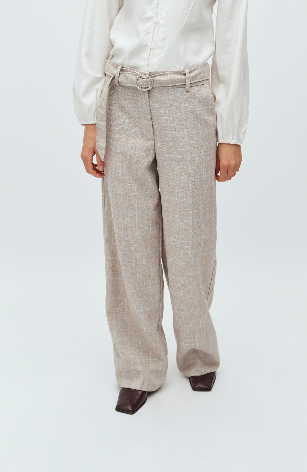 Clementa-M_Beige Check_Model_0