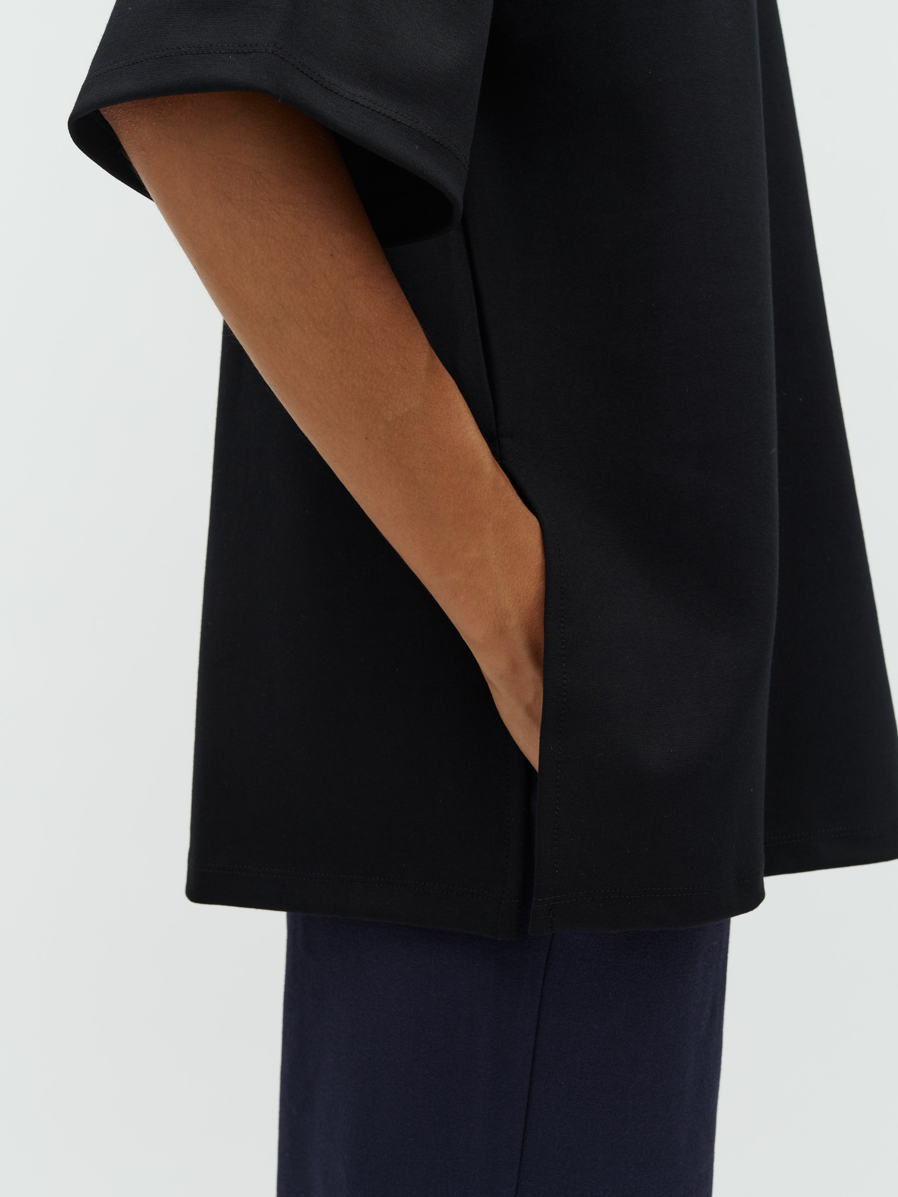 Emrylis-M_Black_Model_1